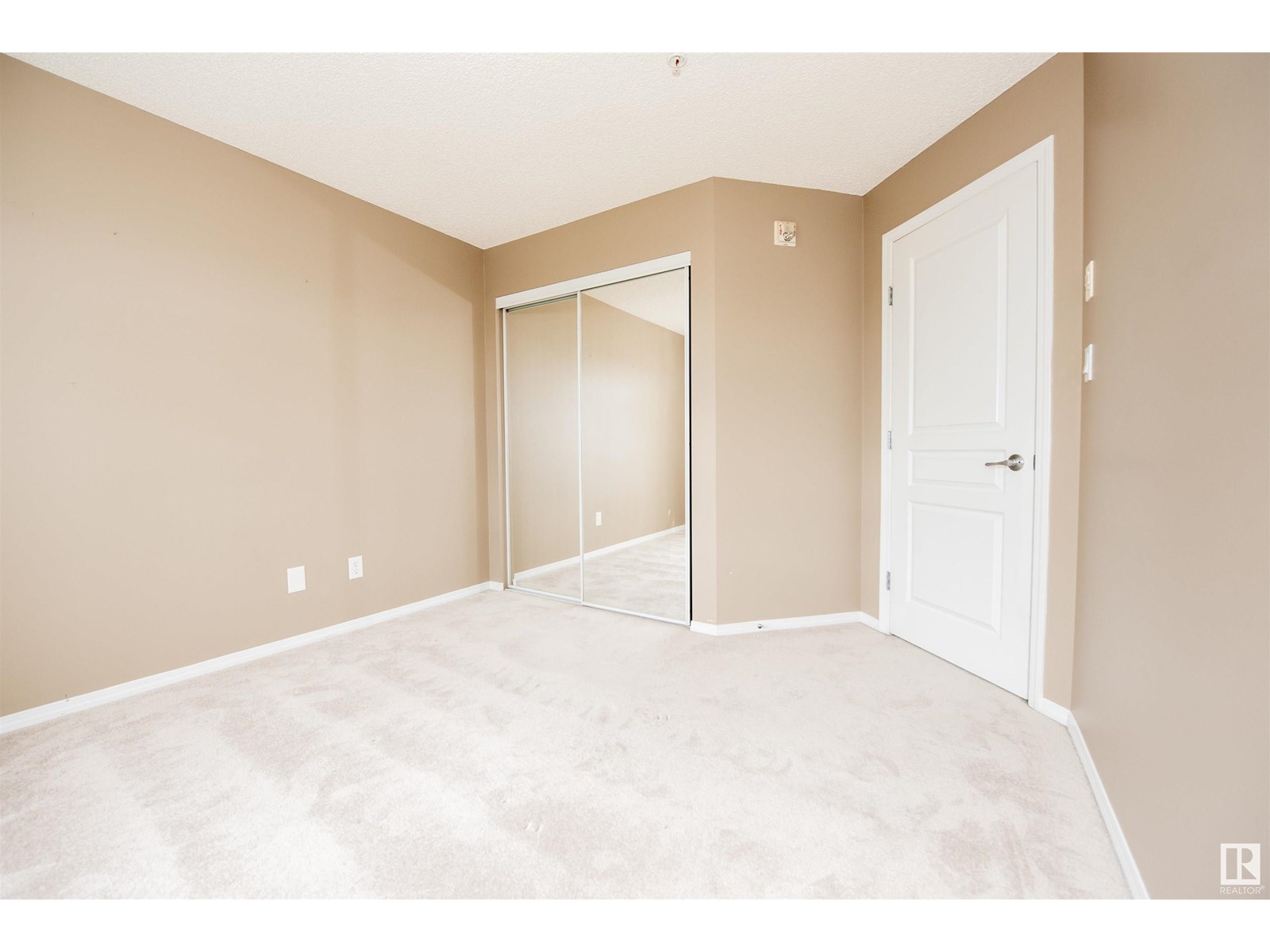 Photo 16 of 209 16035 132 St Nw, Edmonton AB