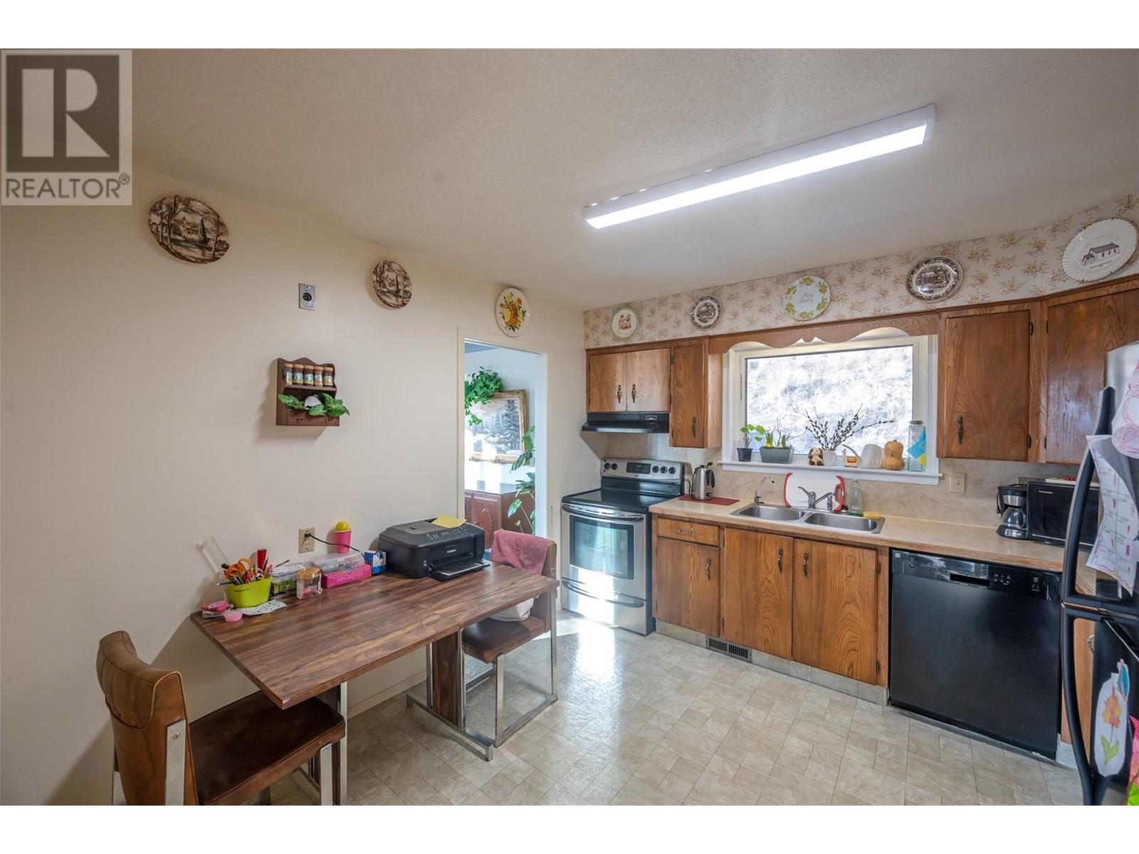  9800 Giants Head Road, Summerland