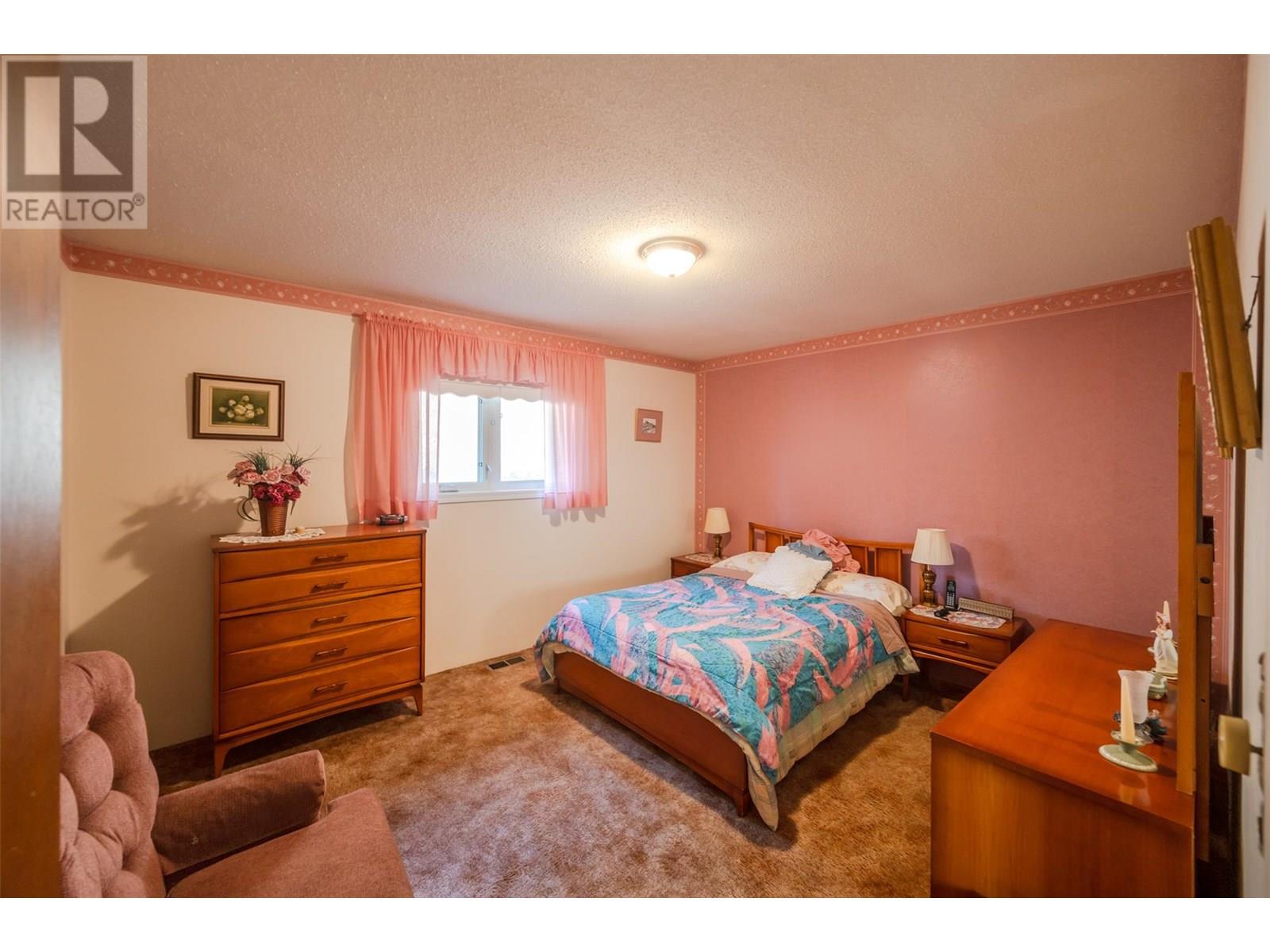  9800 Giants Head Road, Summerland