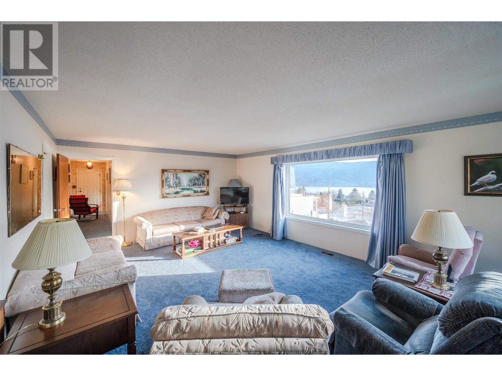 9800 Giants Head Road, Summerland