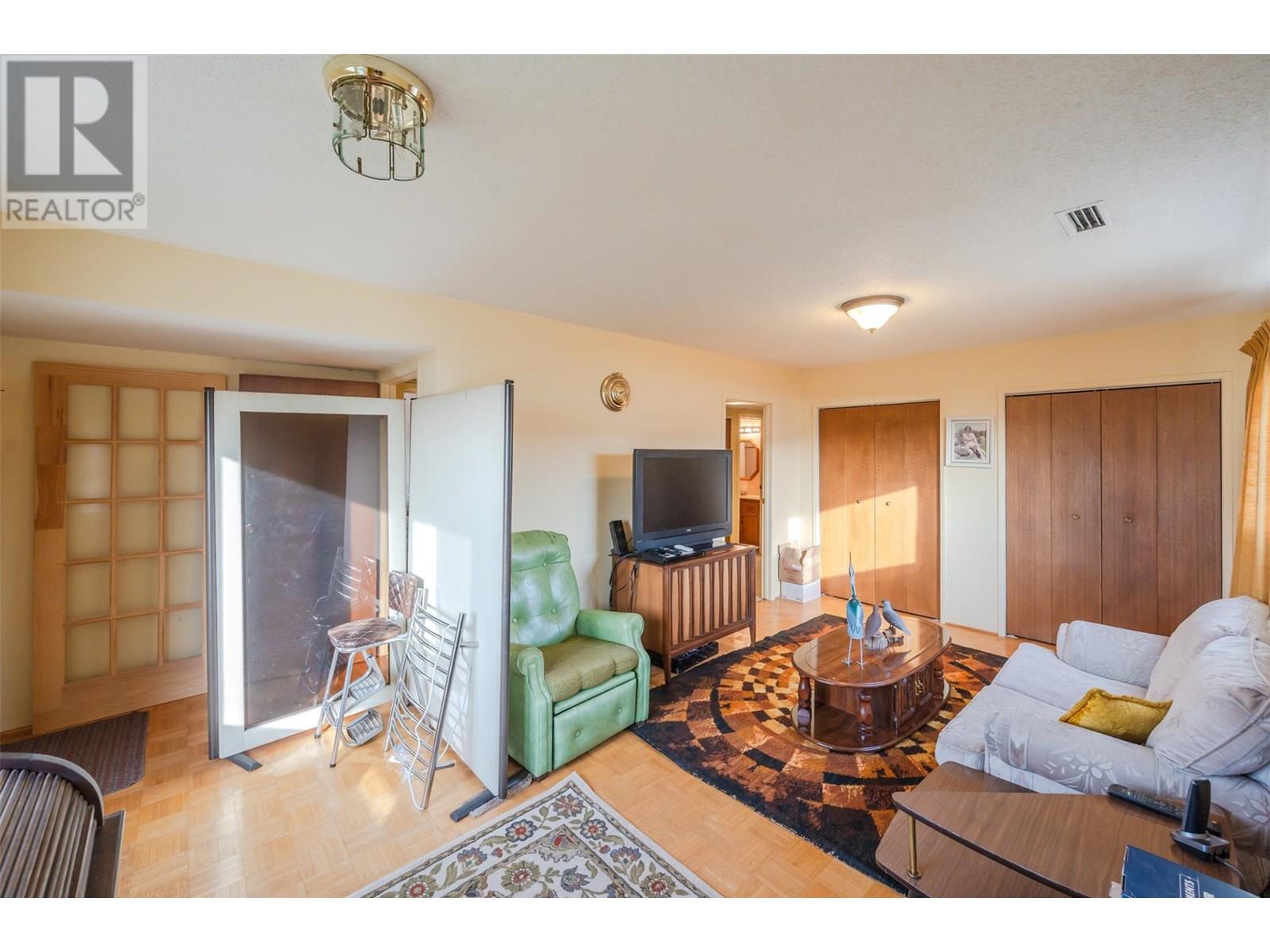  9800 Giants Head Road, Summerland