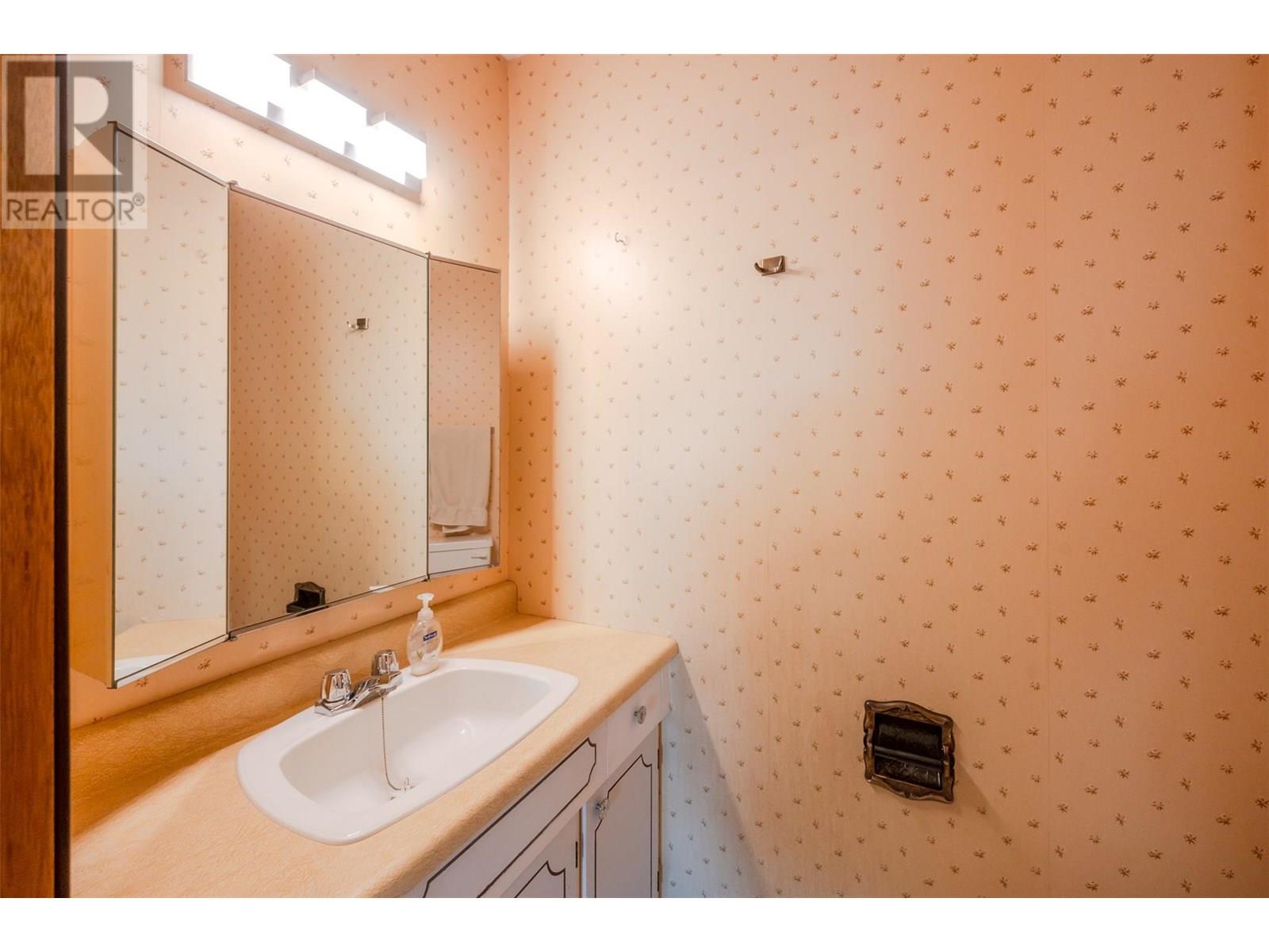  9800 Giants Head Road, Summerland