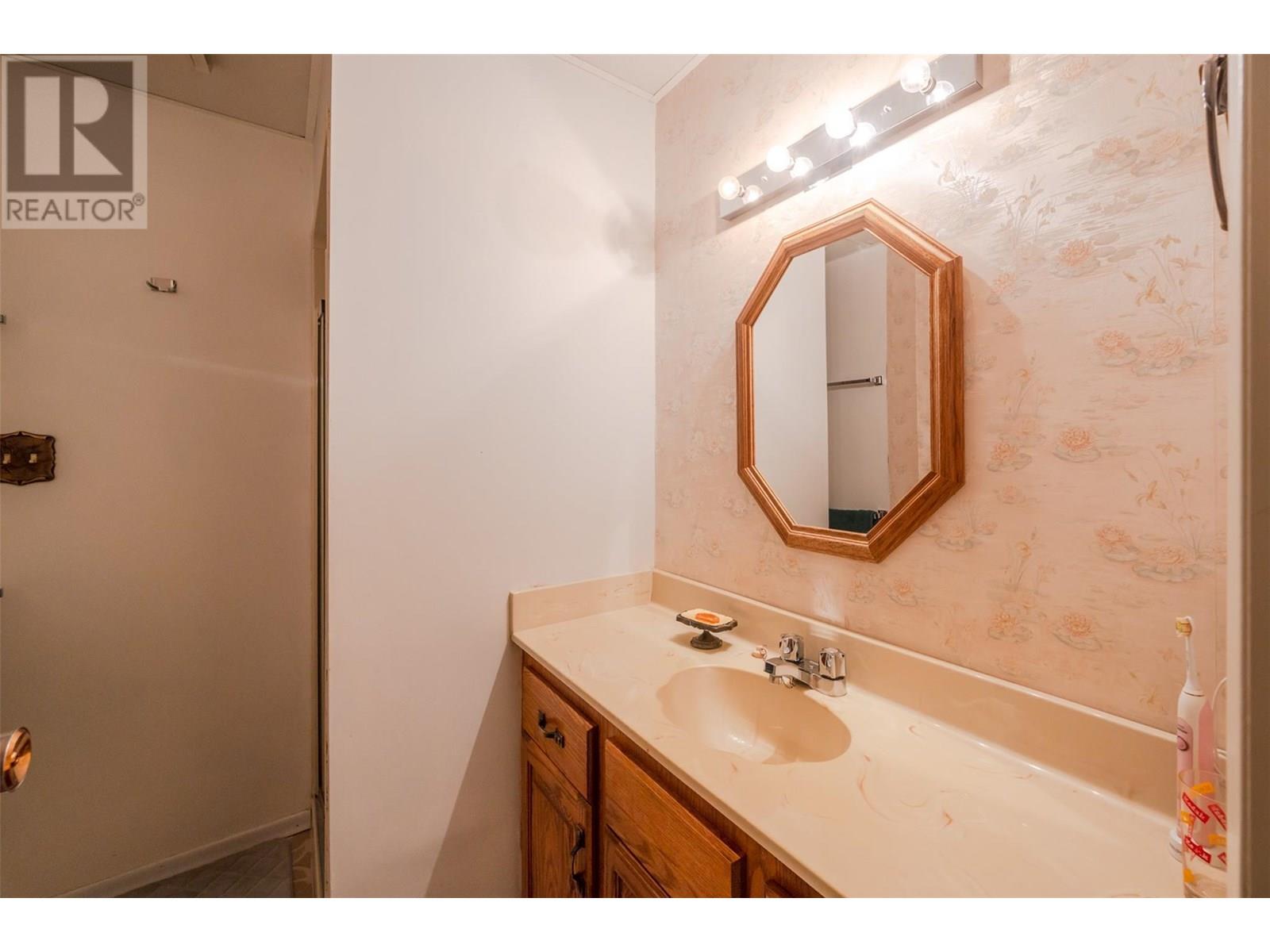  9800 Giants Head Road, Summerland