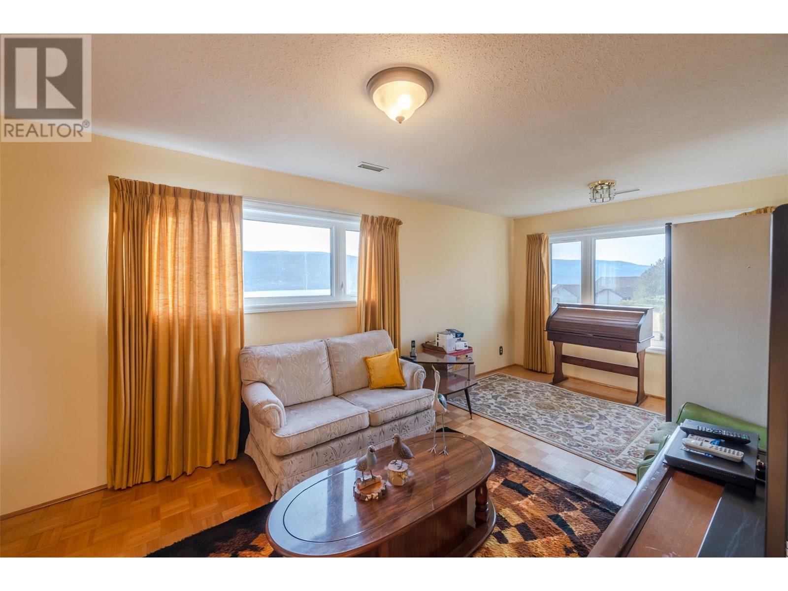  9800 Giants Head Road, Summerland