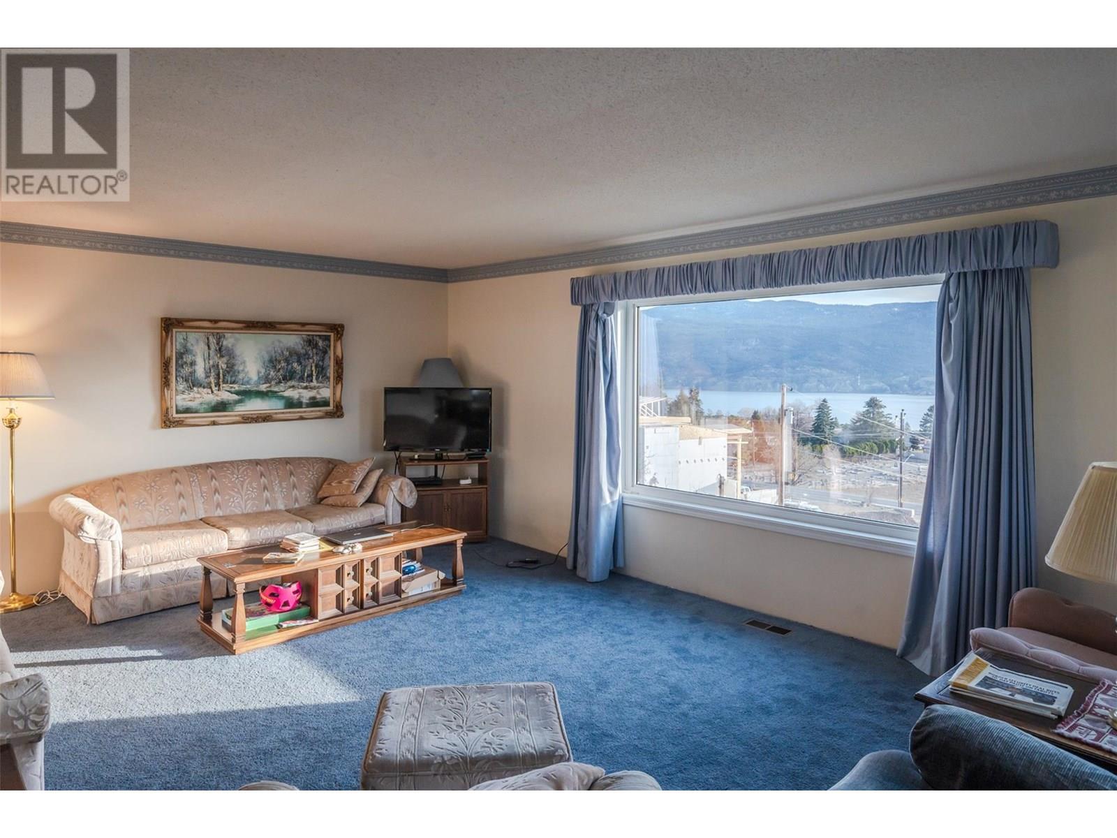  9800 Giants Head Road, Summerland