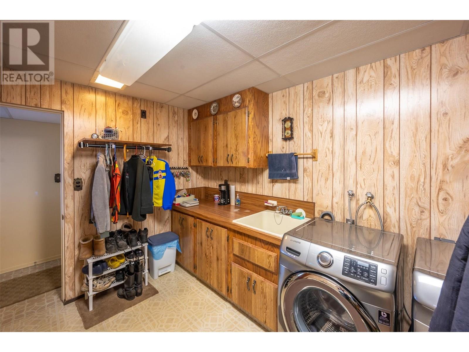  9800 Giants Head Road, Summerland