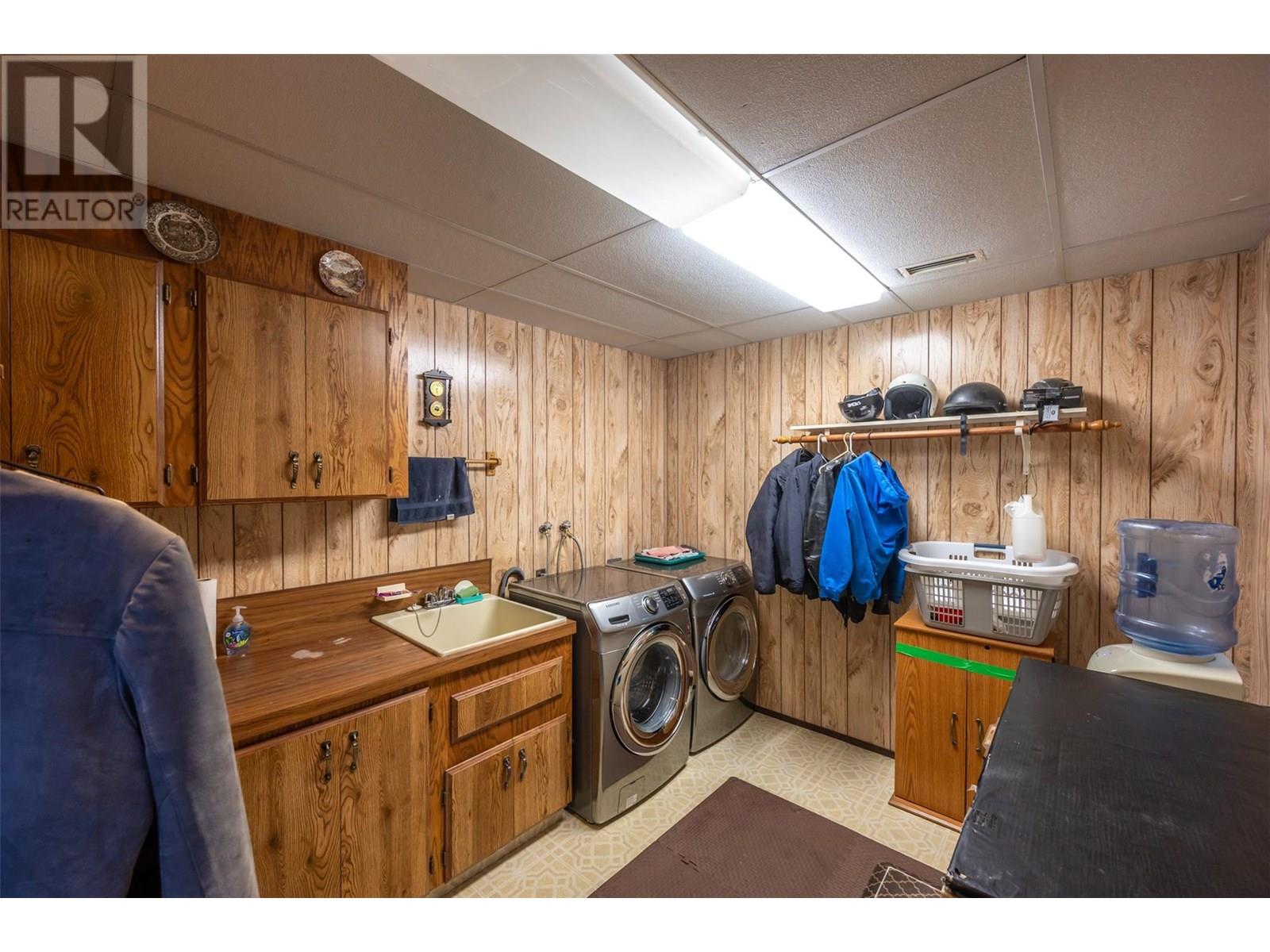  9800 Giants Head Road, Summerland