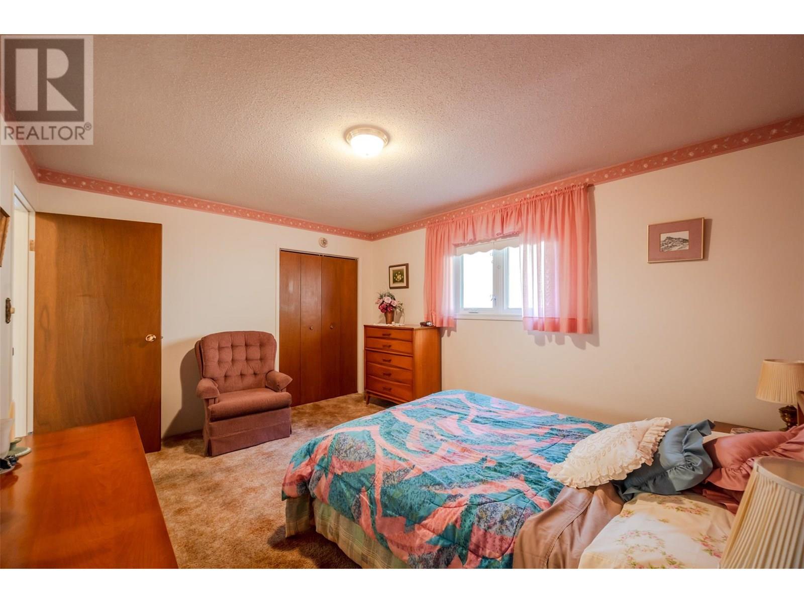  9800 Giants Head Road, Summerland