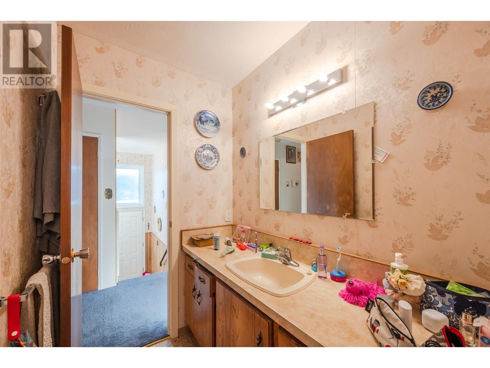  9800 Giants Head Road, Summerland