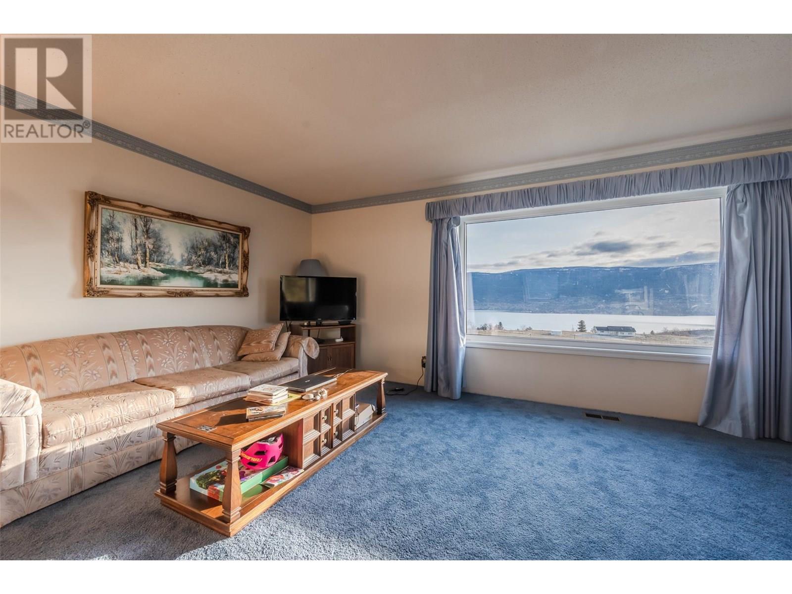  9800 Giants Head Road, Summerland