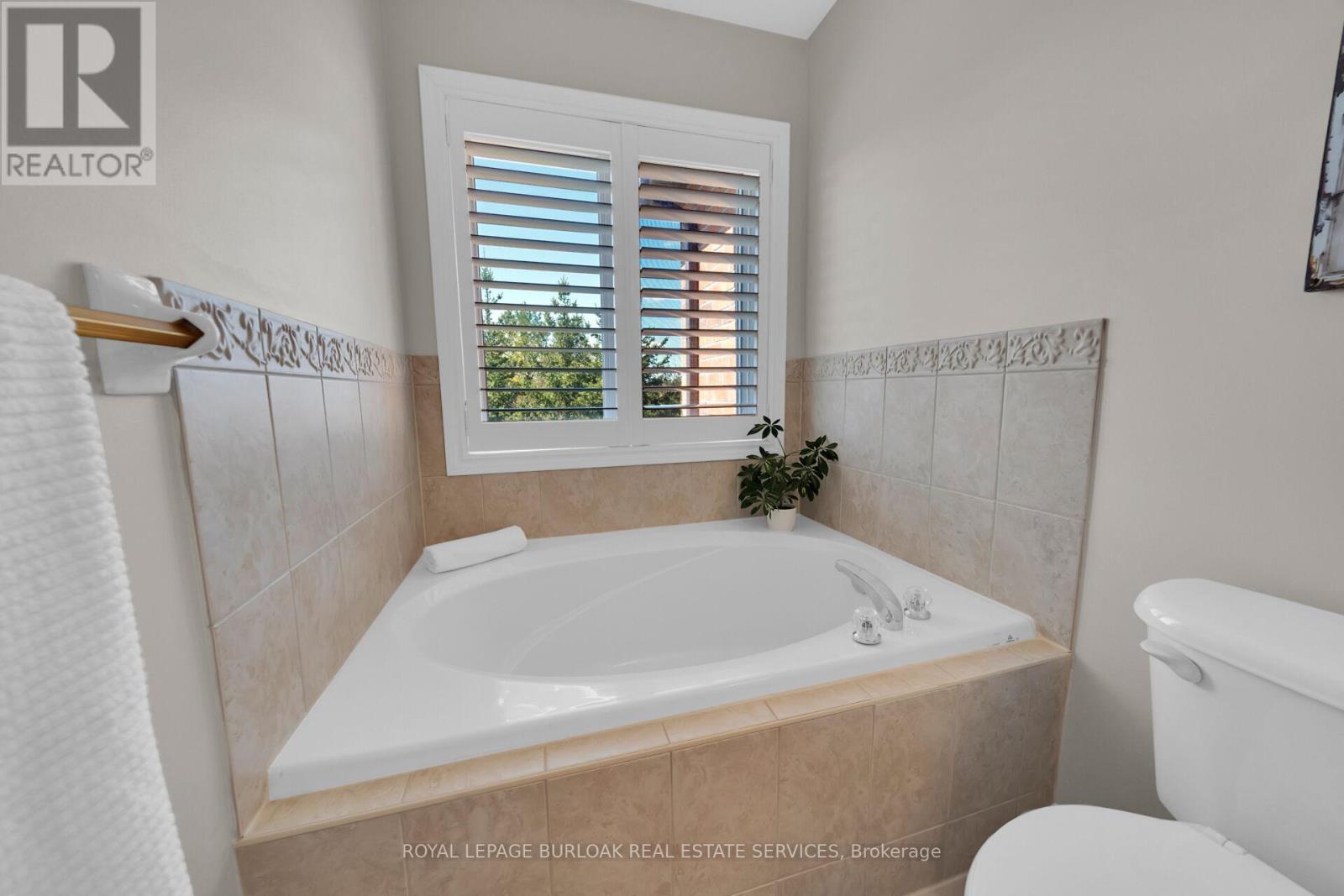 Photo 40 of 41 300 Ravineview Way, Oakville ON