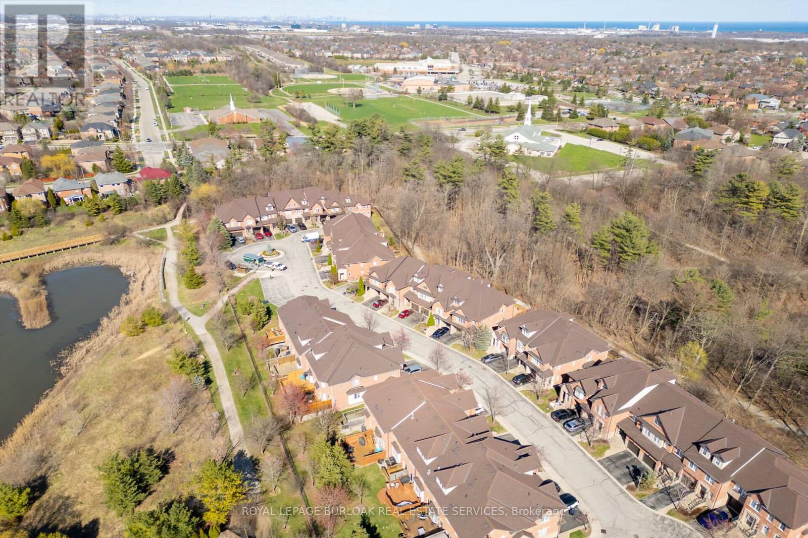 Photo 22 of 41 300 Ravineview Way, Oakville ON