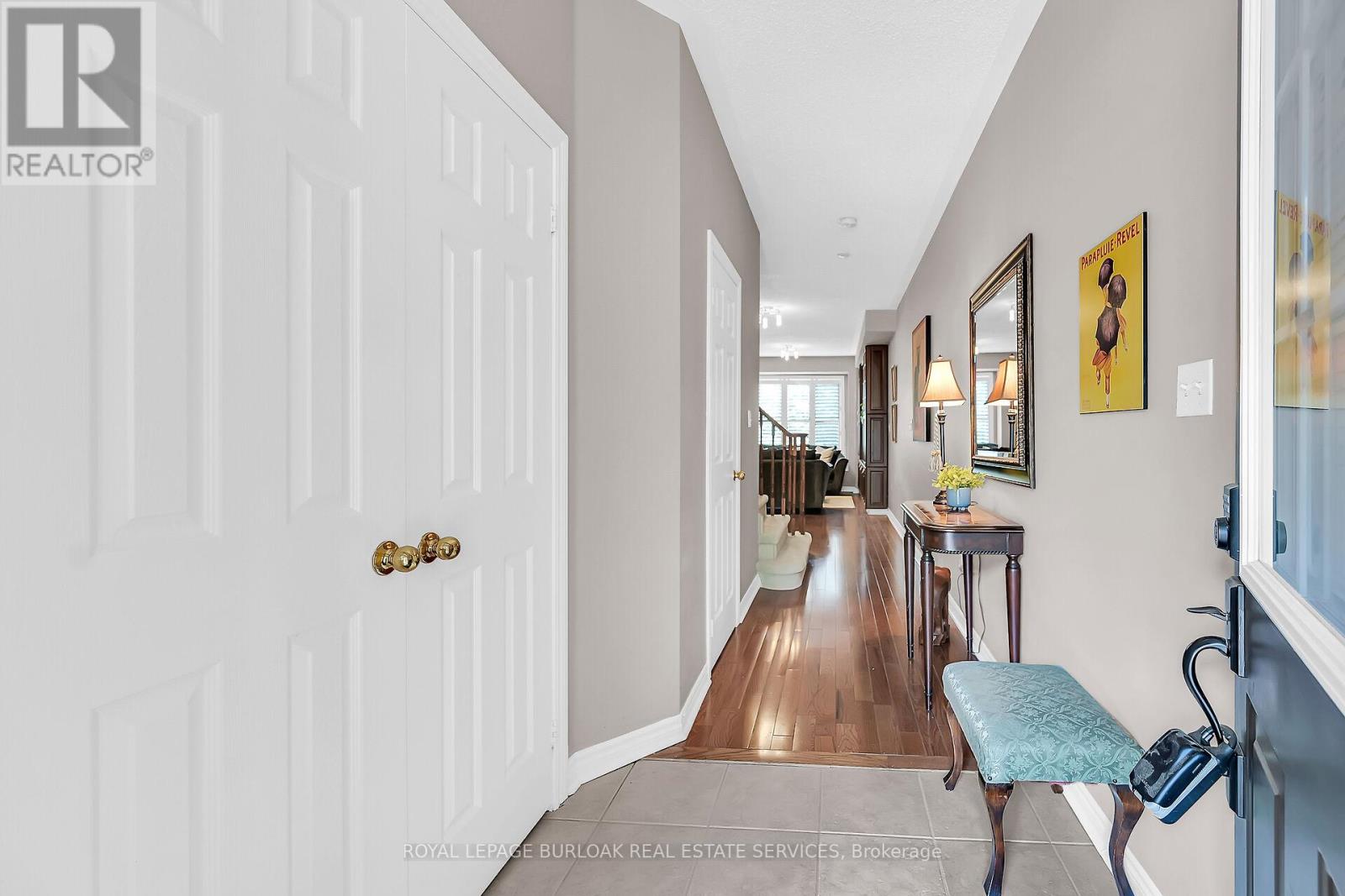 Photo 5 of 41 300 Ravineview Way, Oakville ON