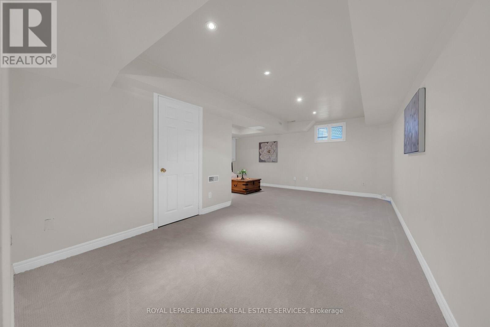 Photo 16 of 41 300 Ravineview Way, Oakville ON