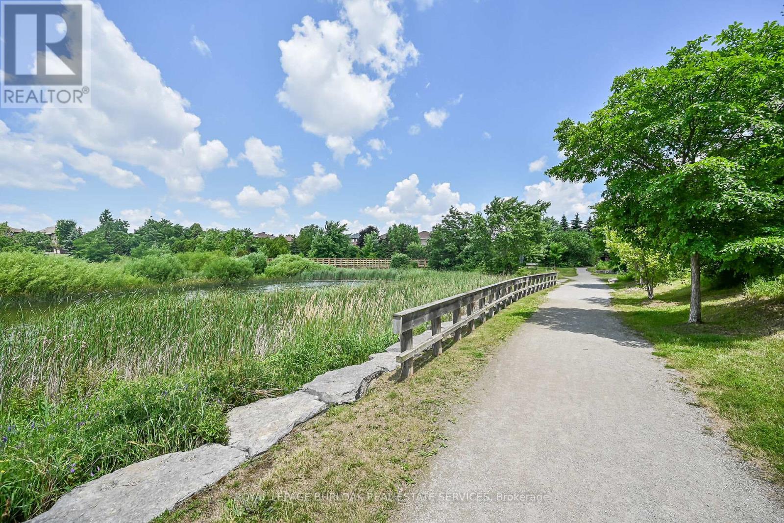 Photo 9 of 41 300 Ravineview Way, Oakville ON