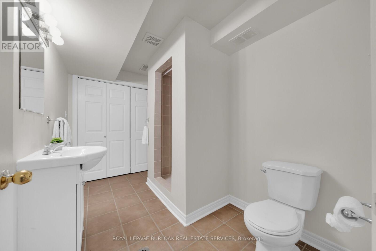 Photo 29 of 41 300 Ravineview Way, Oakville ON