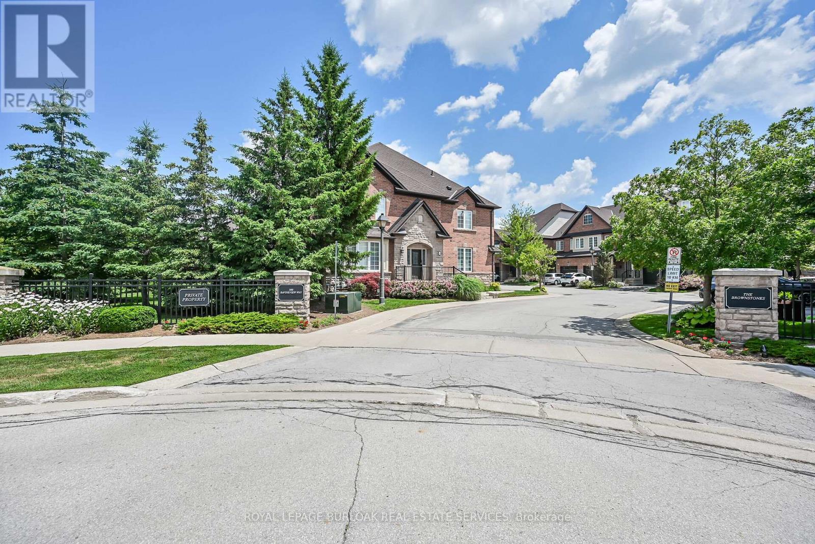 Photo 19 of 41 300 Ravineview Way, Oakville ON