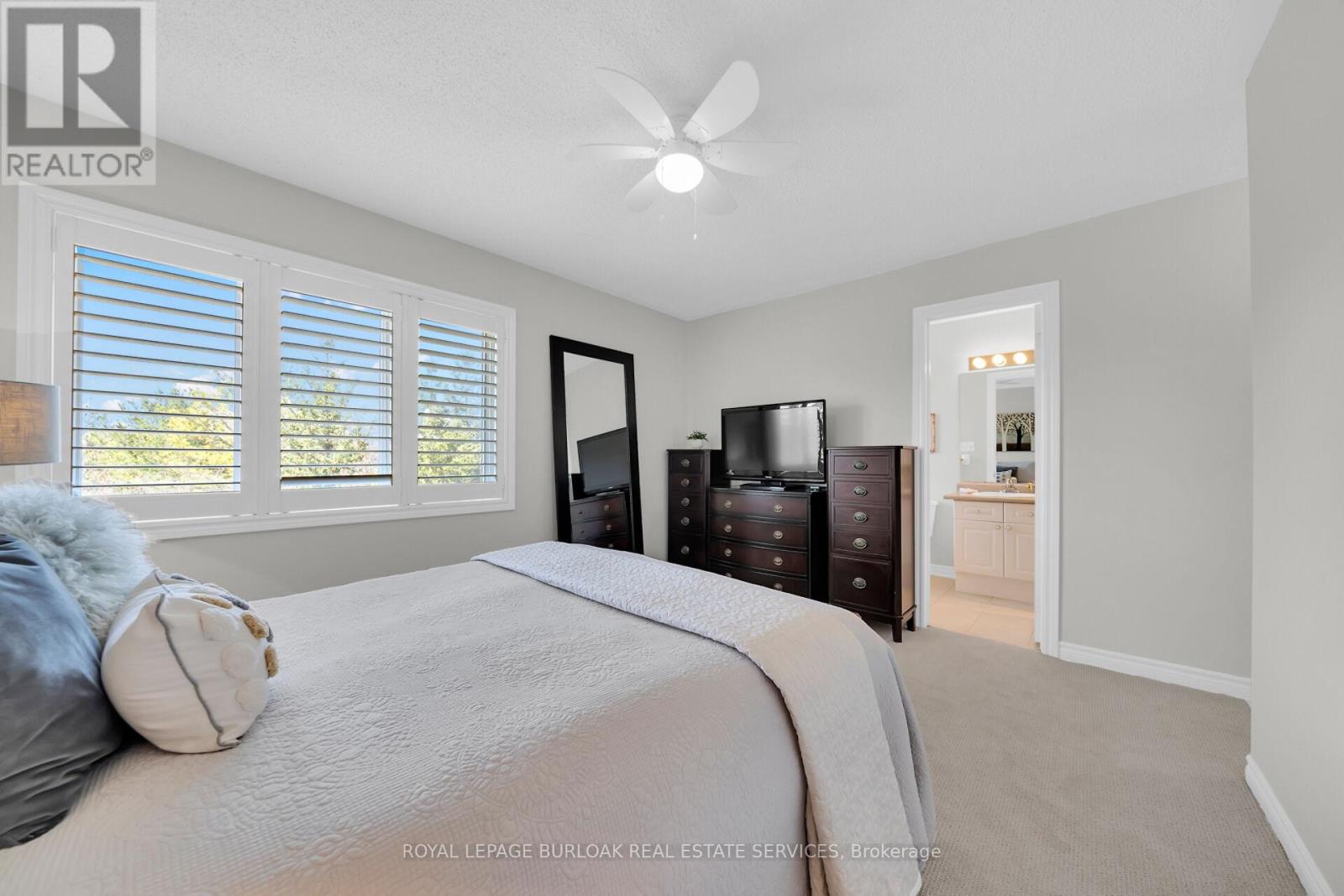 Photo 26 of 41 300 Ravineview Way, Oakville ON