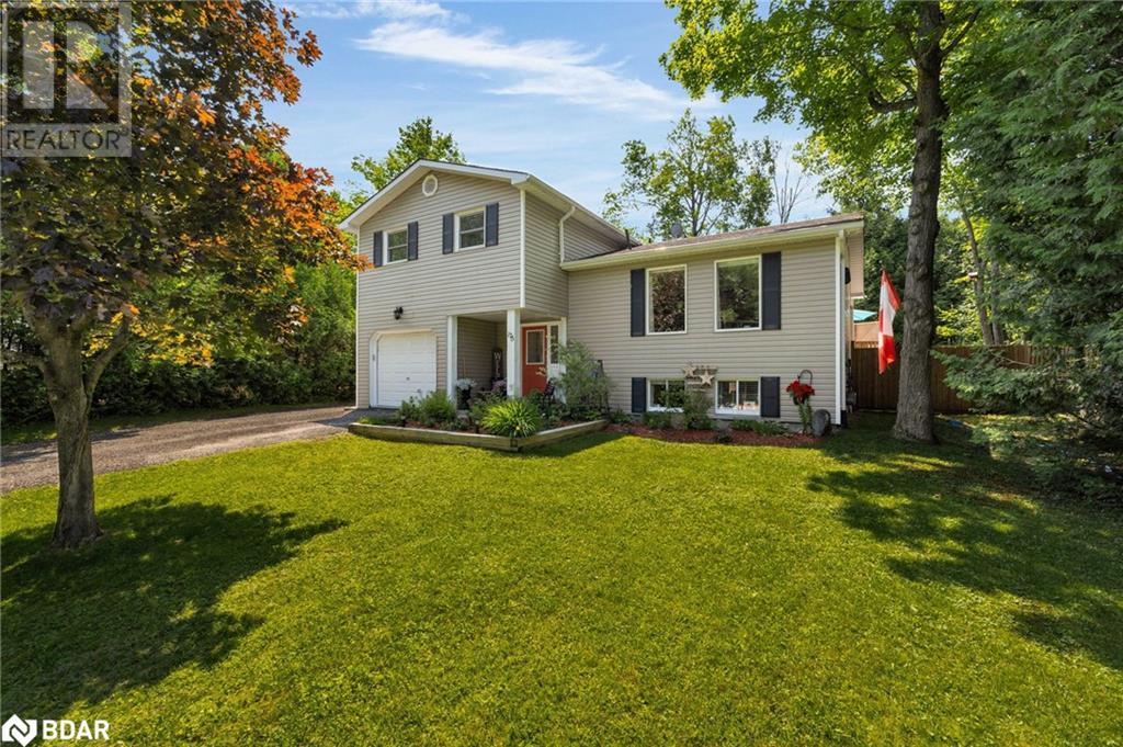 Photo 2 of 175 Segwun Boulevard, Gravenhurst ON