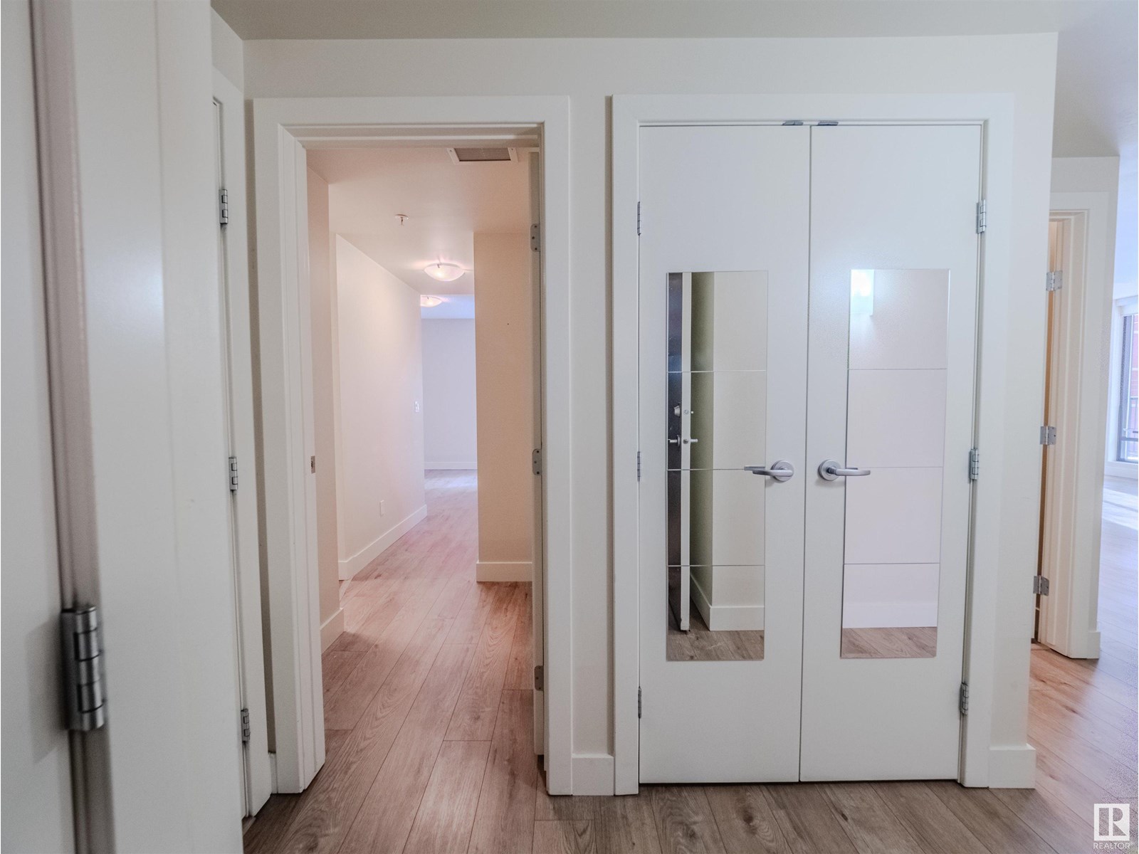 Photo 20 of 304 11933 Jasper Av Nw, Edmonton AB