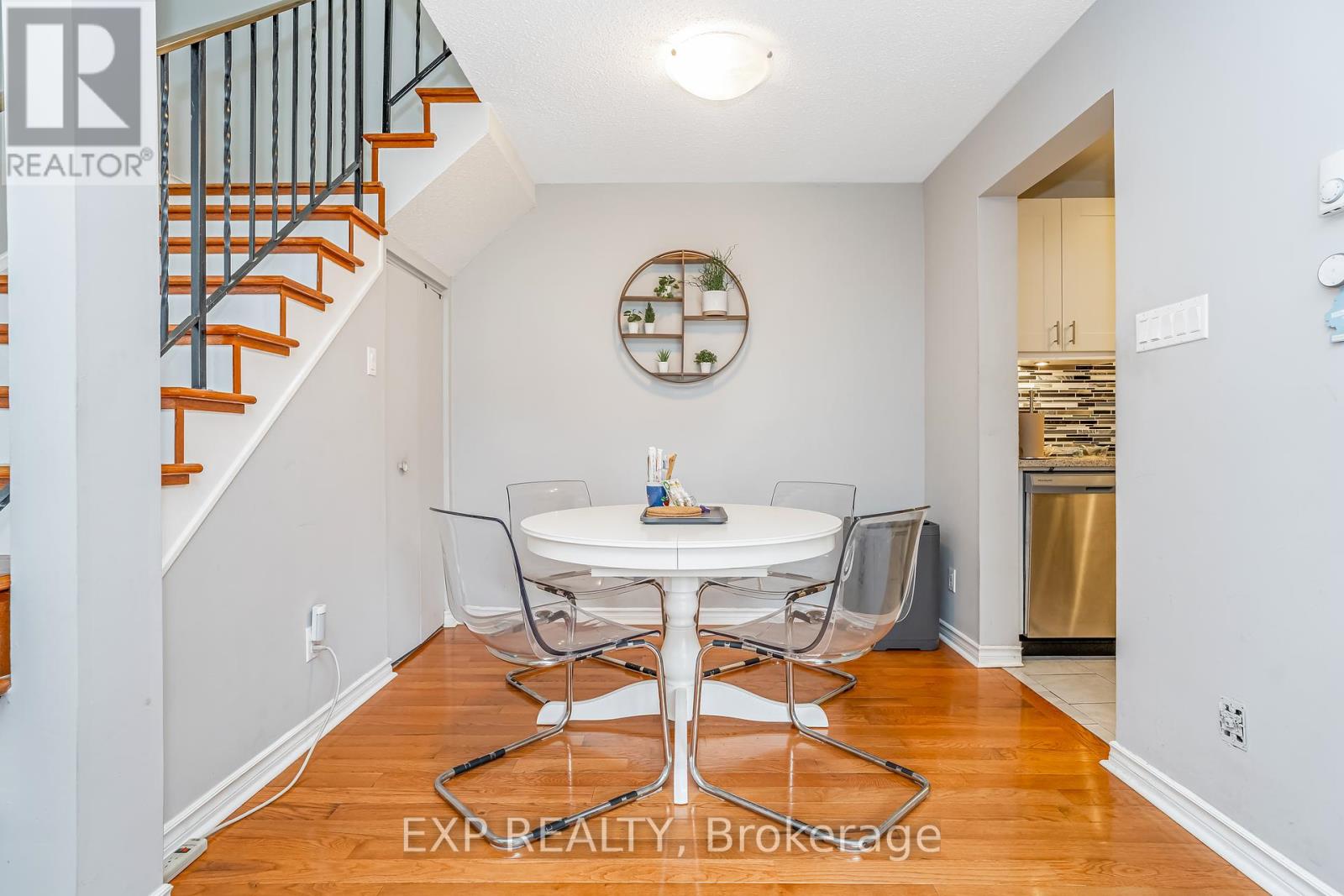 Photo 9 of 12 2610 Draper Avenue, Ottawa ON
