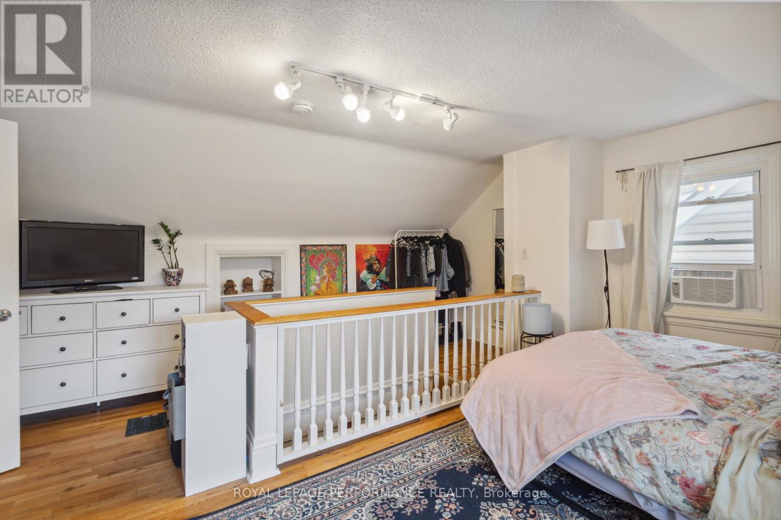 Photo 18 of 76 78 80 Cambridge Street N, Ottawa ON