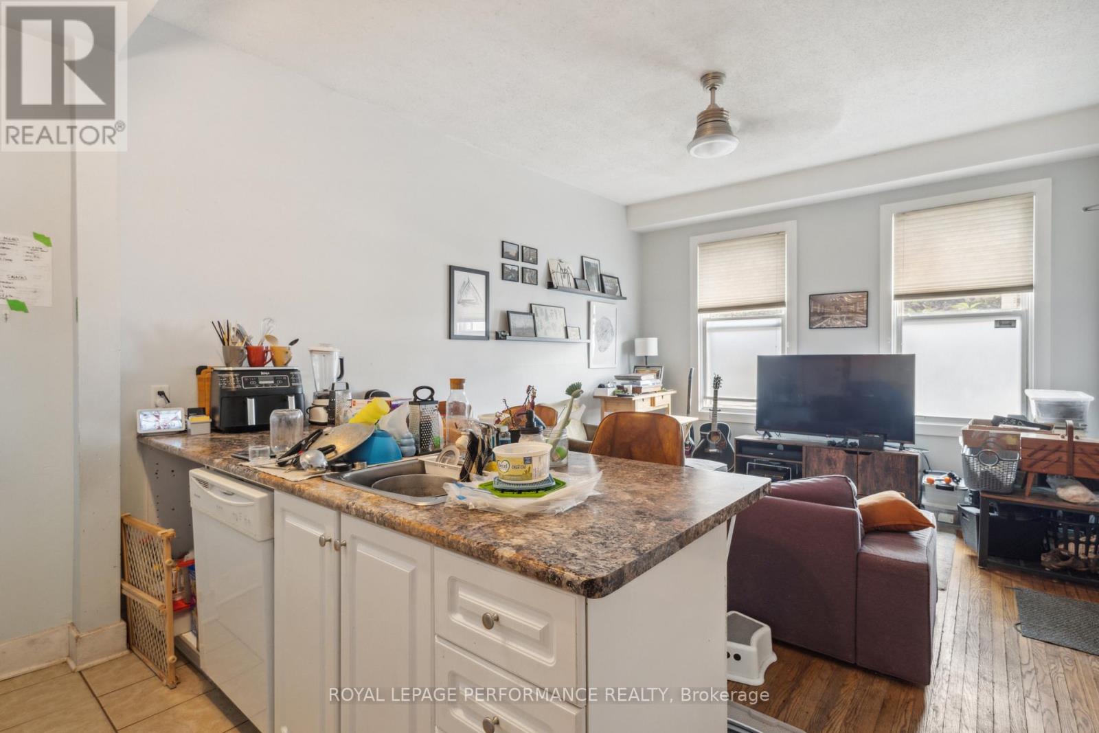 Photo 28 of 76 78 80 Cambridge Street N, Ottawa ON