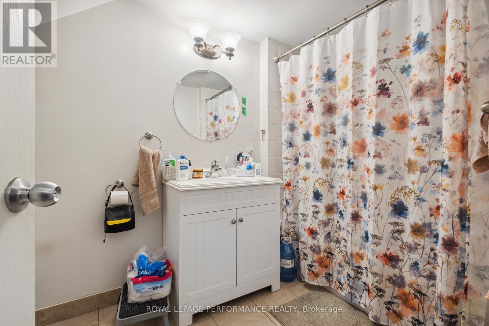 Photo 22 of 76 78 80 Cambridge Street N, Ottawa ON