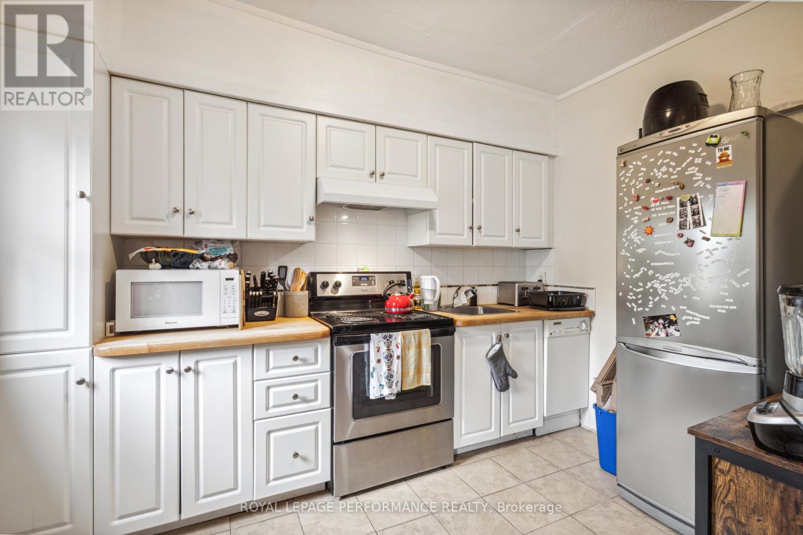 Photo 26 of 76 78 80 Cambridge Street N, Ottawa ON