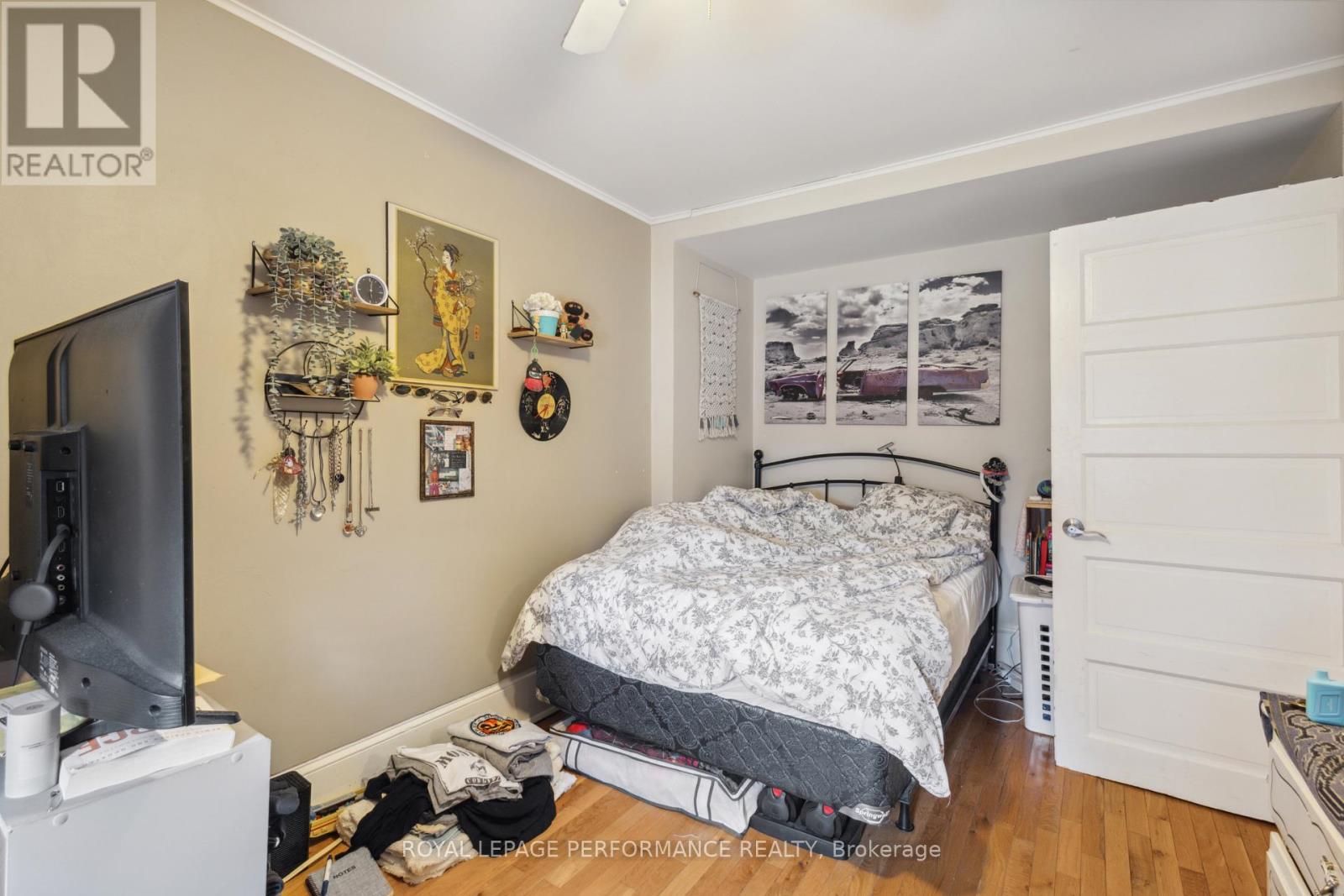 Photo 12 of 76 78 80 Cambridge Street N, Ottawa ON