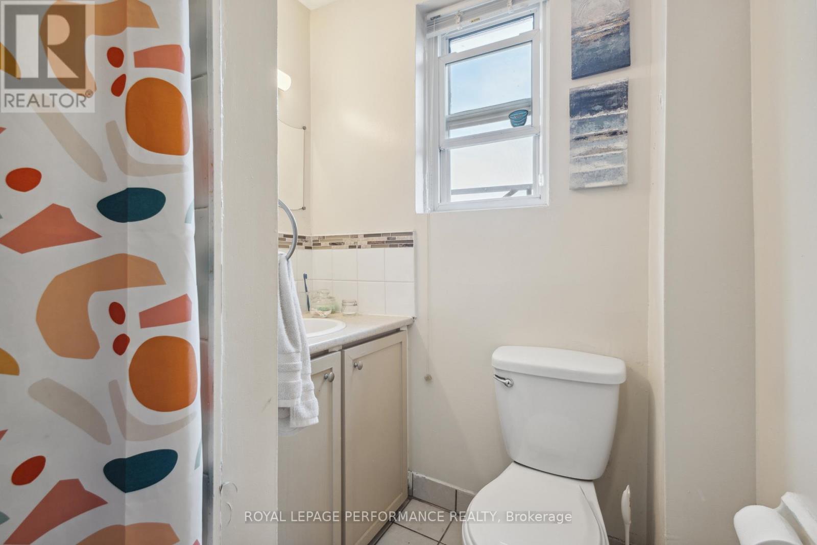 Photo 27 of 76 78 80 Cambridge Street N, Ottawa ON