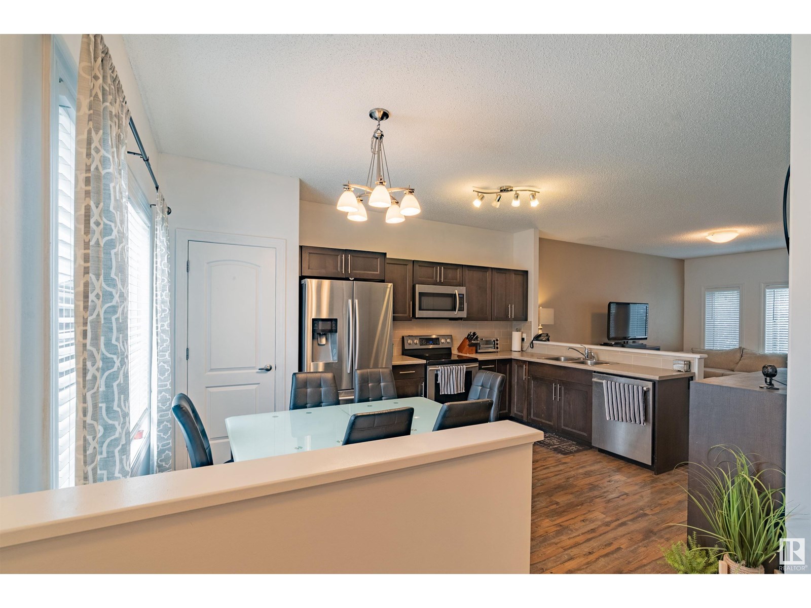 Photo 8 of 16728 120 St Nw, Edmonton AB