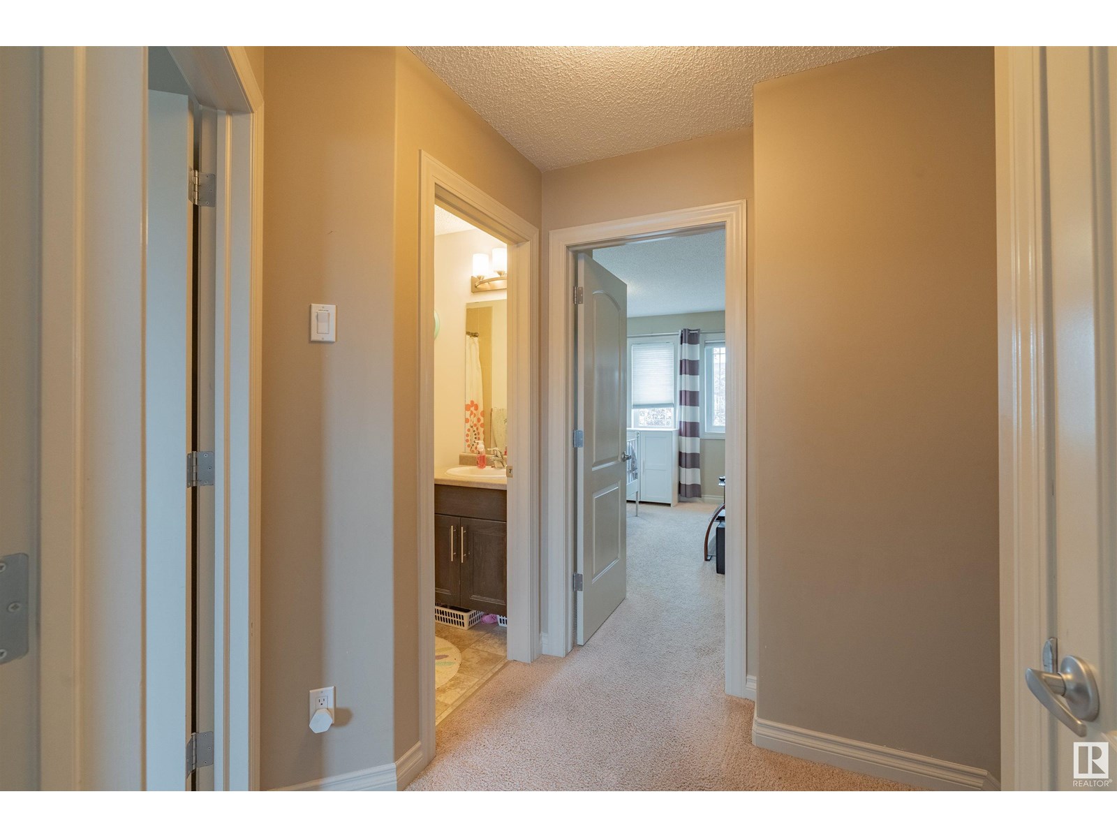Photo 14 of 16728 120 St Nw, Edmonton AB