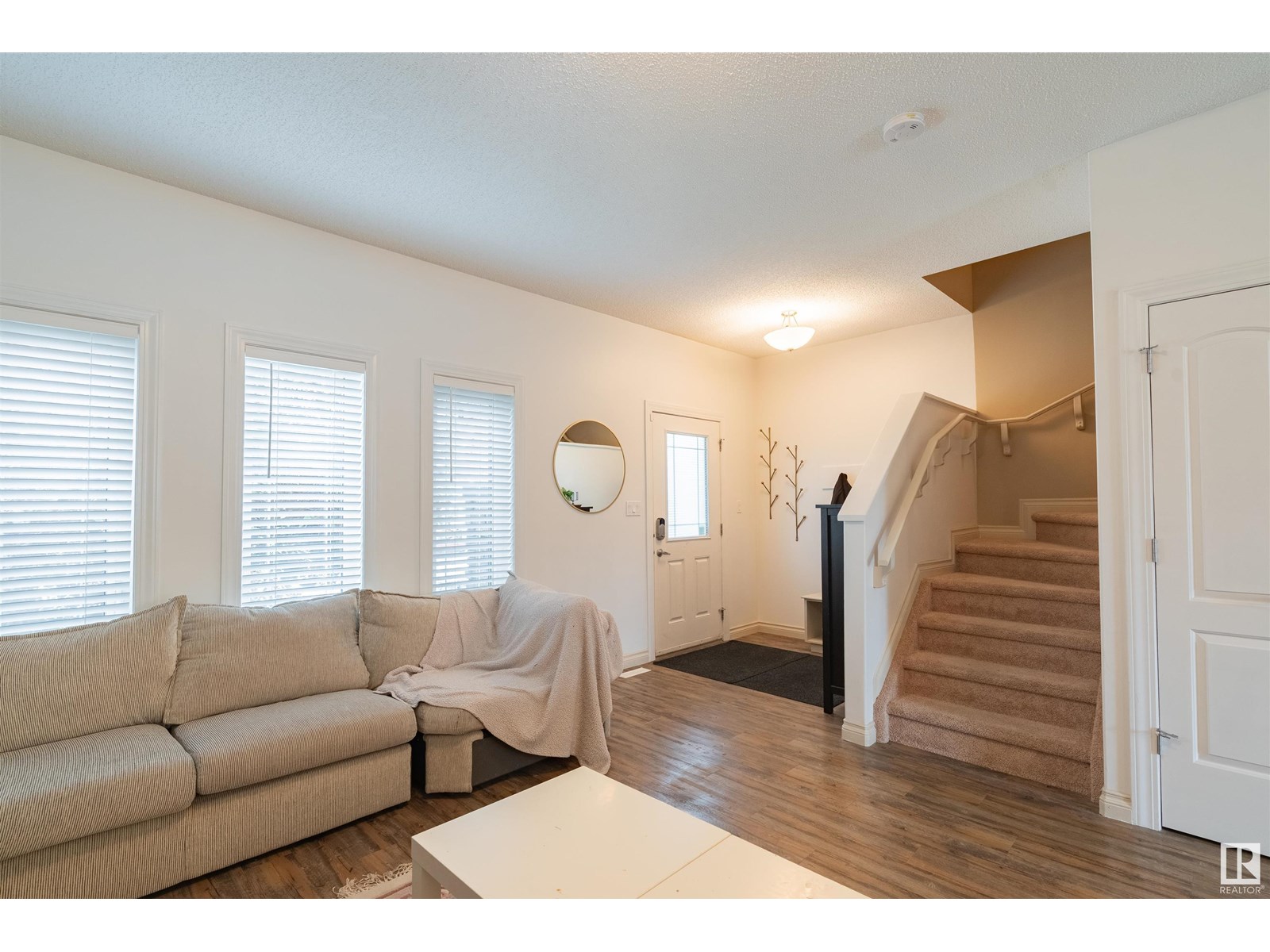 Photo 10 of 16728 120 St Nw, Edmonton AB