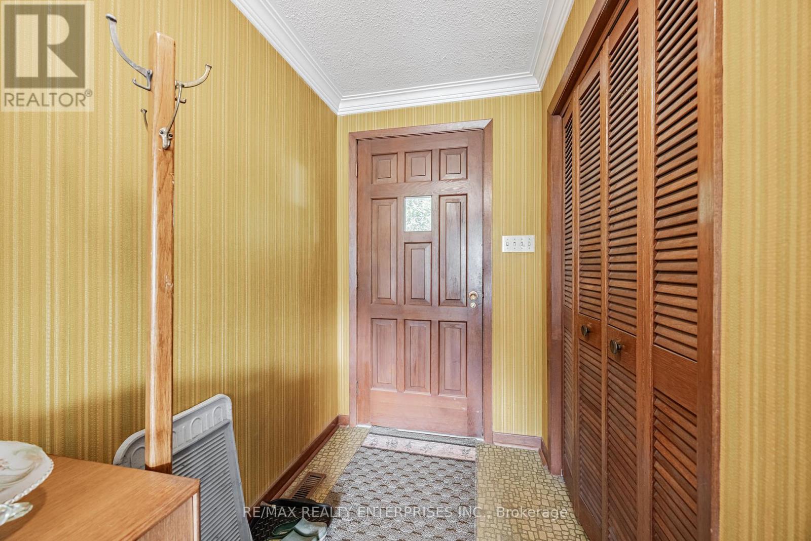 Photo 5 of 2739 Embleton Road, Brampton ON
