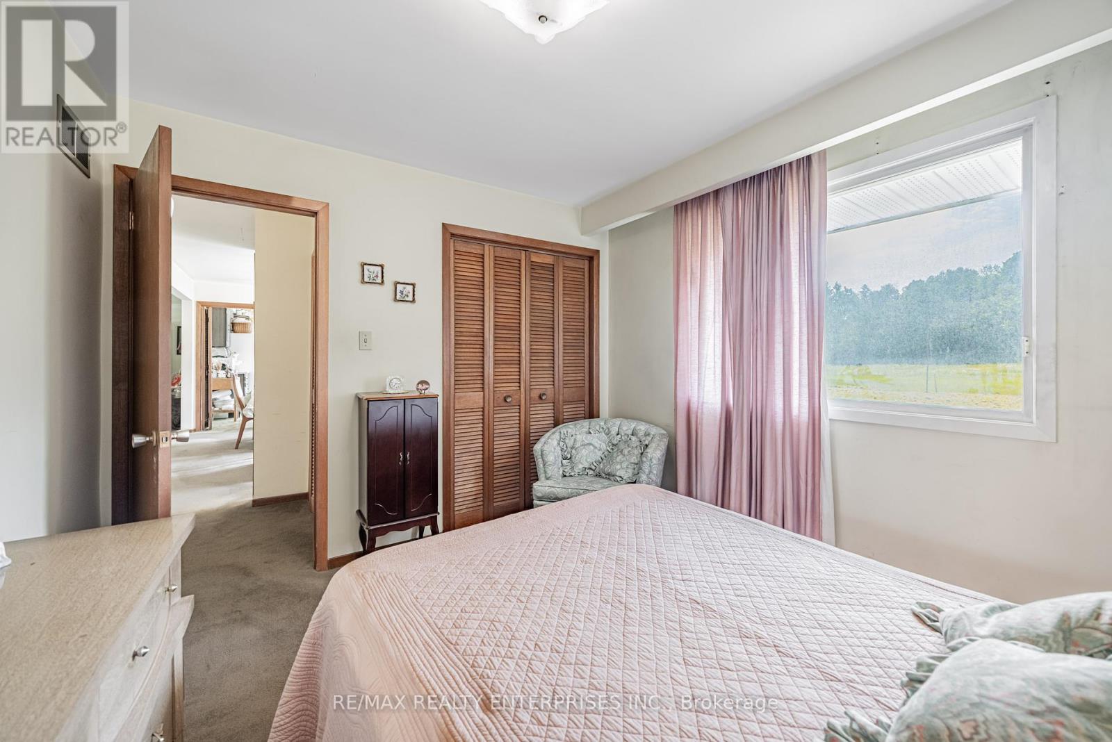 Photo 4 of 2739 Embleton Road, Brampton ON