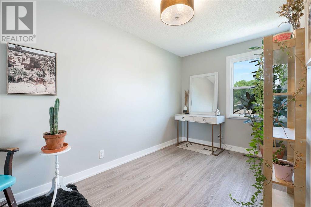 Single Family House for Sale in  Bow Trail SW Rosscarrock Calgary 