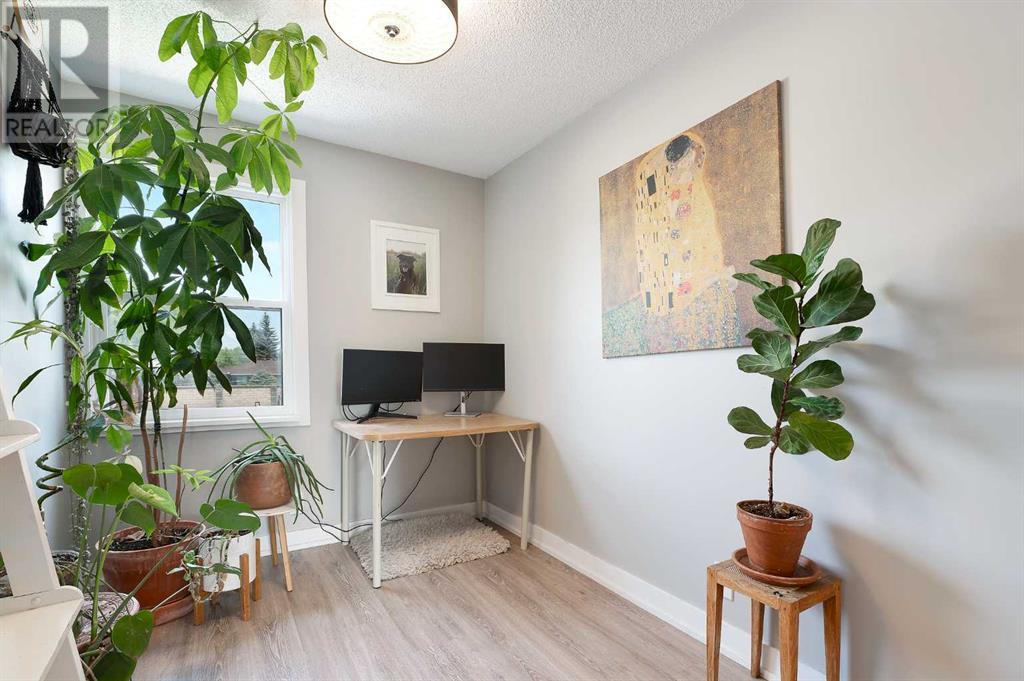 Single Family House for Sale in  Bow Trail SW Rosscarrock Calgary 