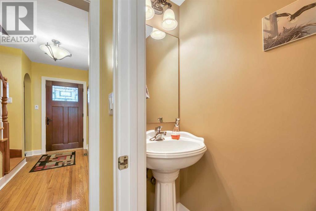 Single Family House for Sale in  Scarboro Avenue SW Scarboro Calgary 