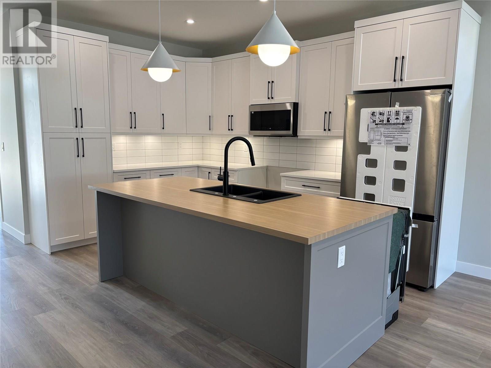 575 Meadowlark Avenue, Vernon