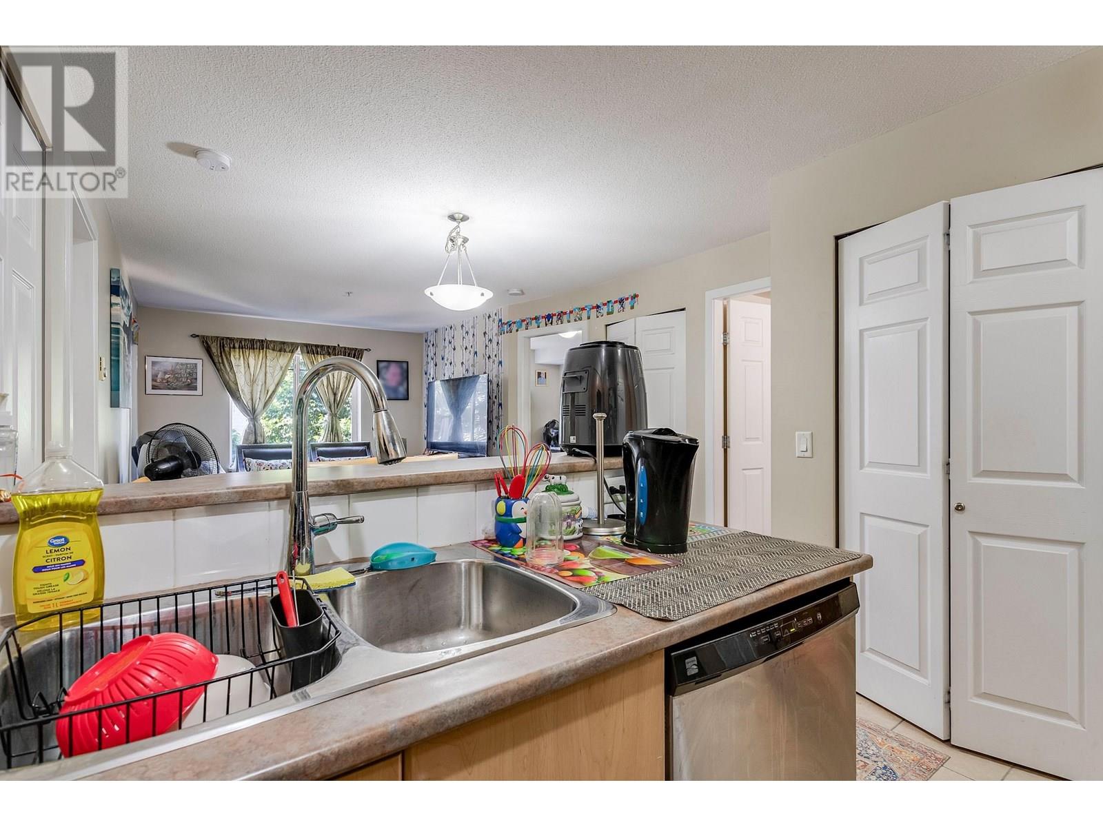 Photo 11 of 2312 244 Sherbrooke Street, New Westminster BC