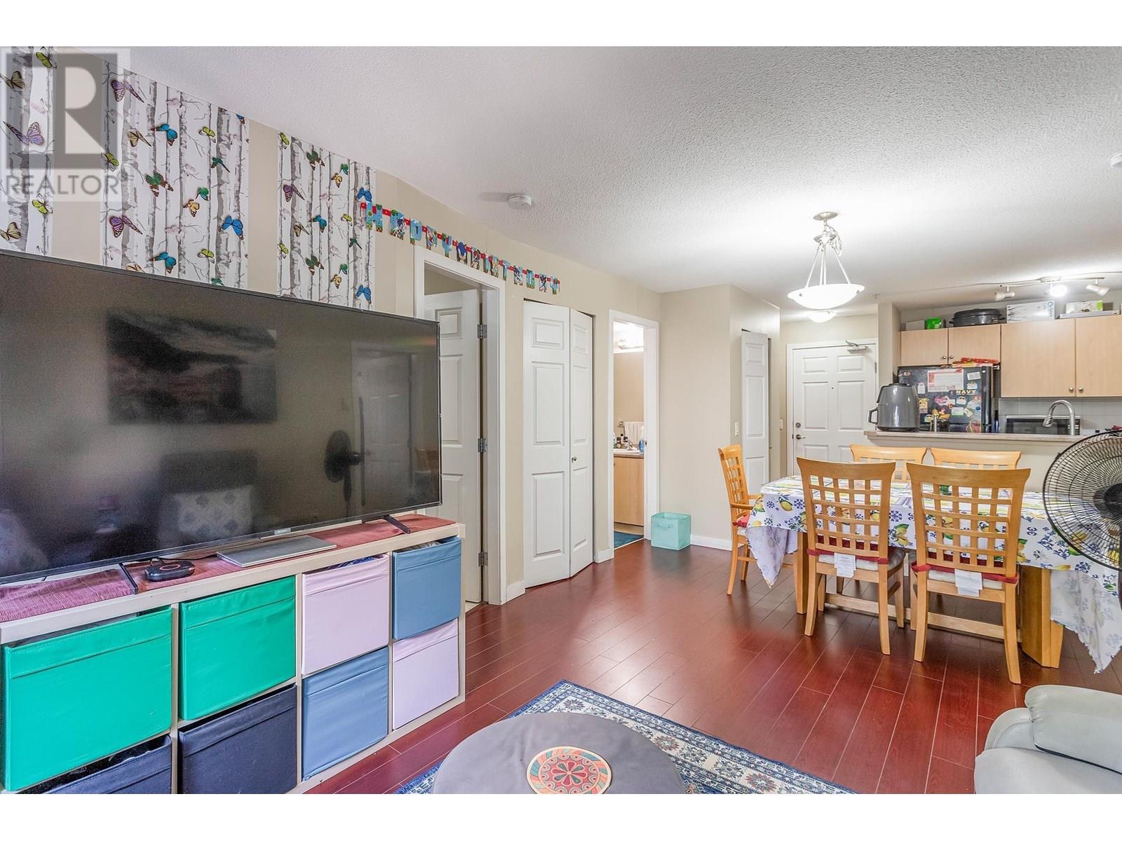 Photo 6 of 2312 244 Sherbrooke Street, New Westminster BC
