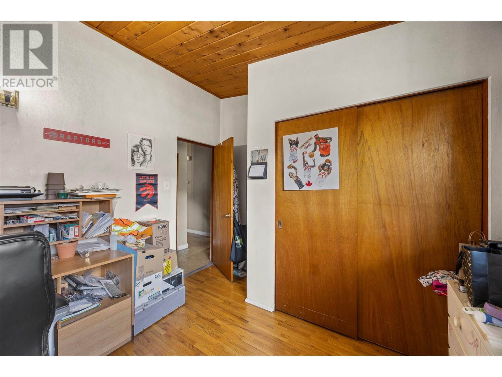 2556 / 2558 VALLEYVIEW DRIVE - Image 21