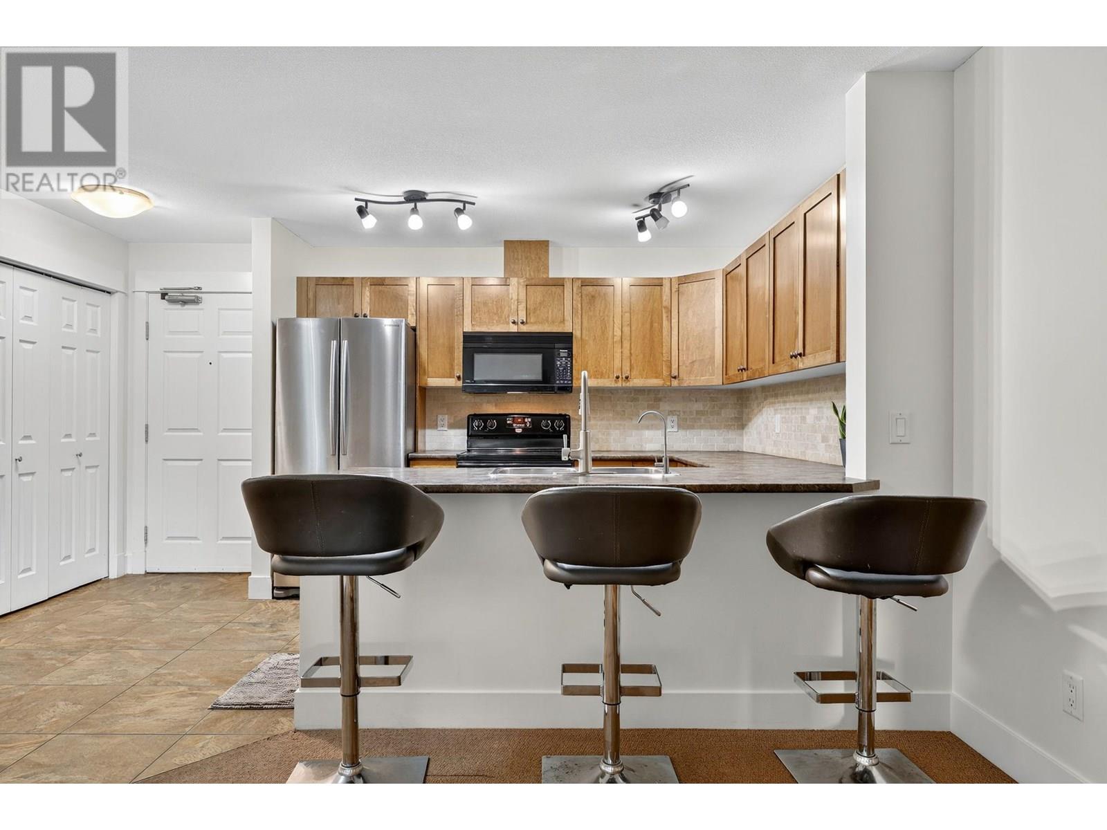 409 135 Ziprick Road, Kelowna