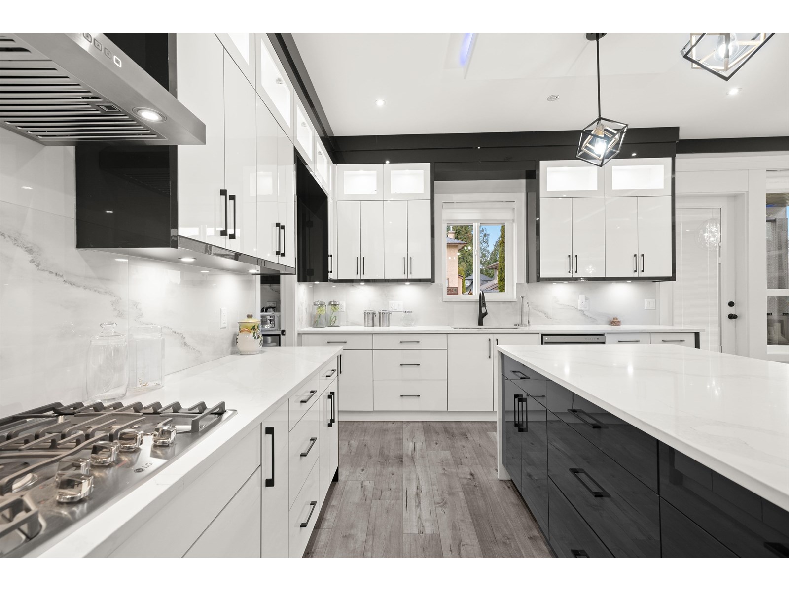 Photo 10 of 16117 108 Avenue, Surrey BC