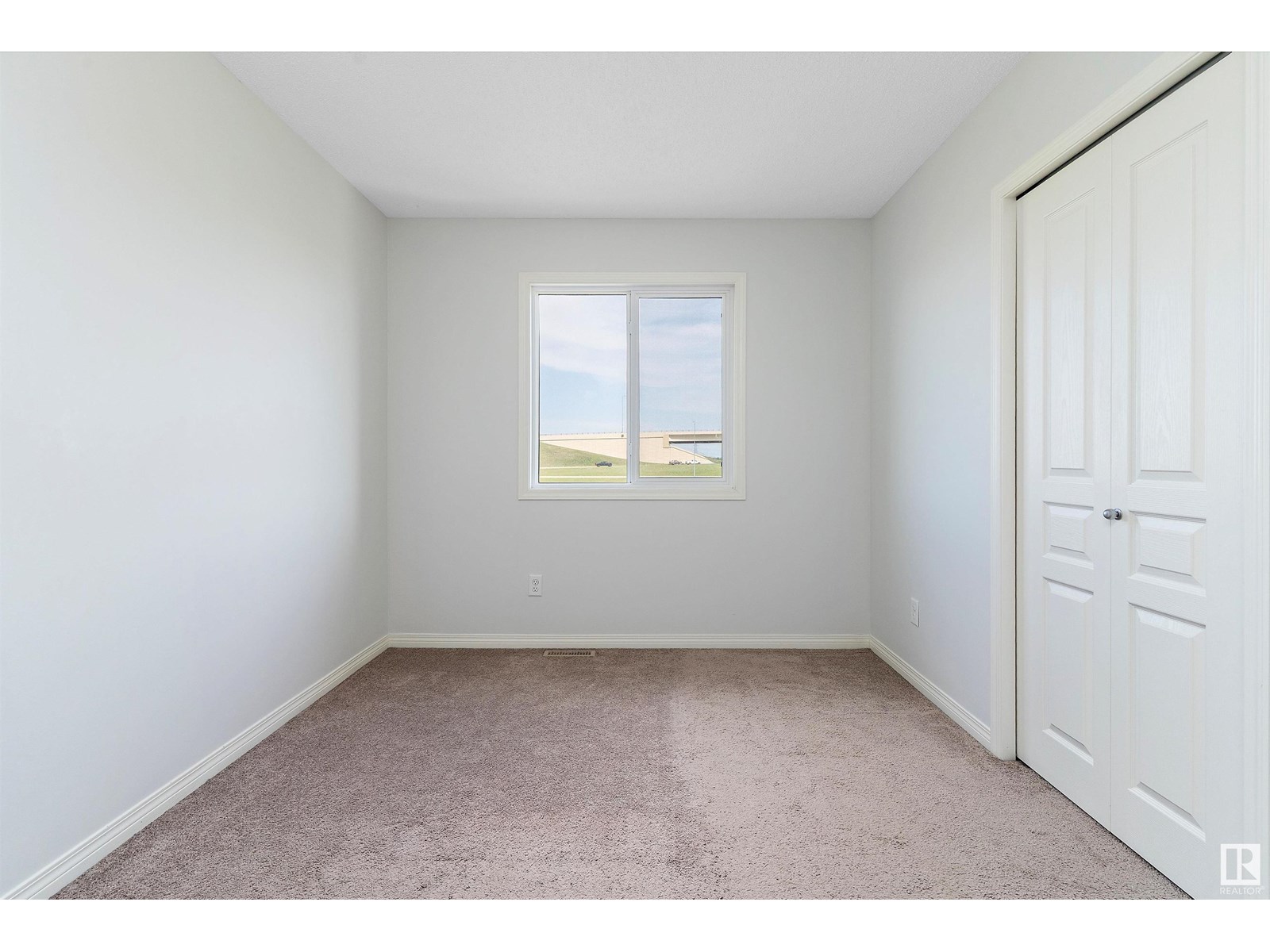 Photo 28 of 17135 38 St Nw, Edmonton AB
