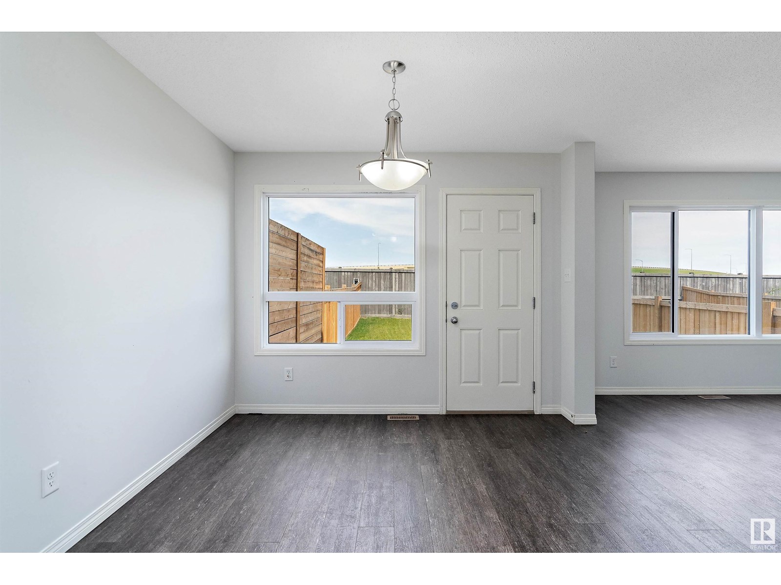Photo 24 of 17135 38 St Nw, Edmonton AB
