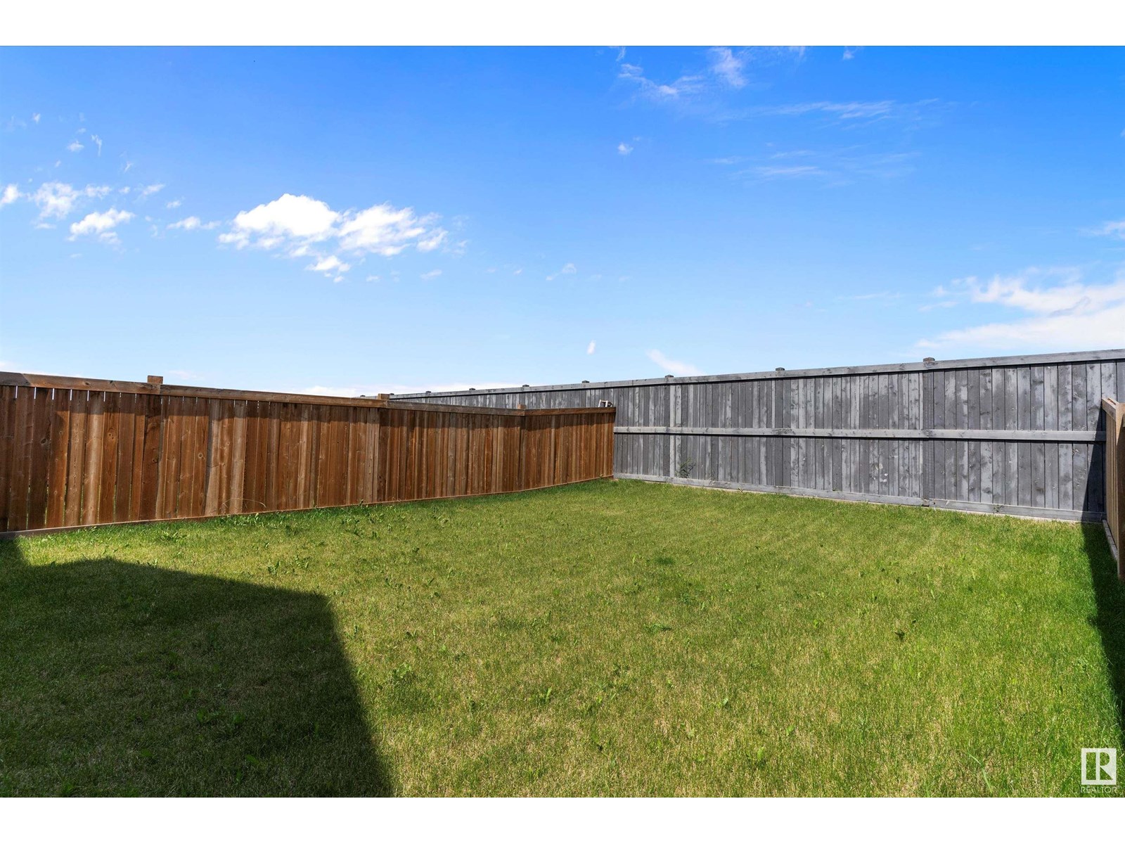 Photo 1 of 17135 38 St Nw, Edmonton AB