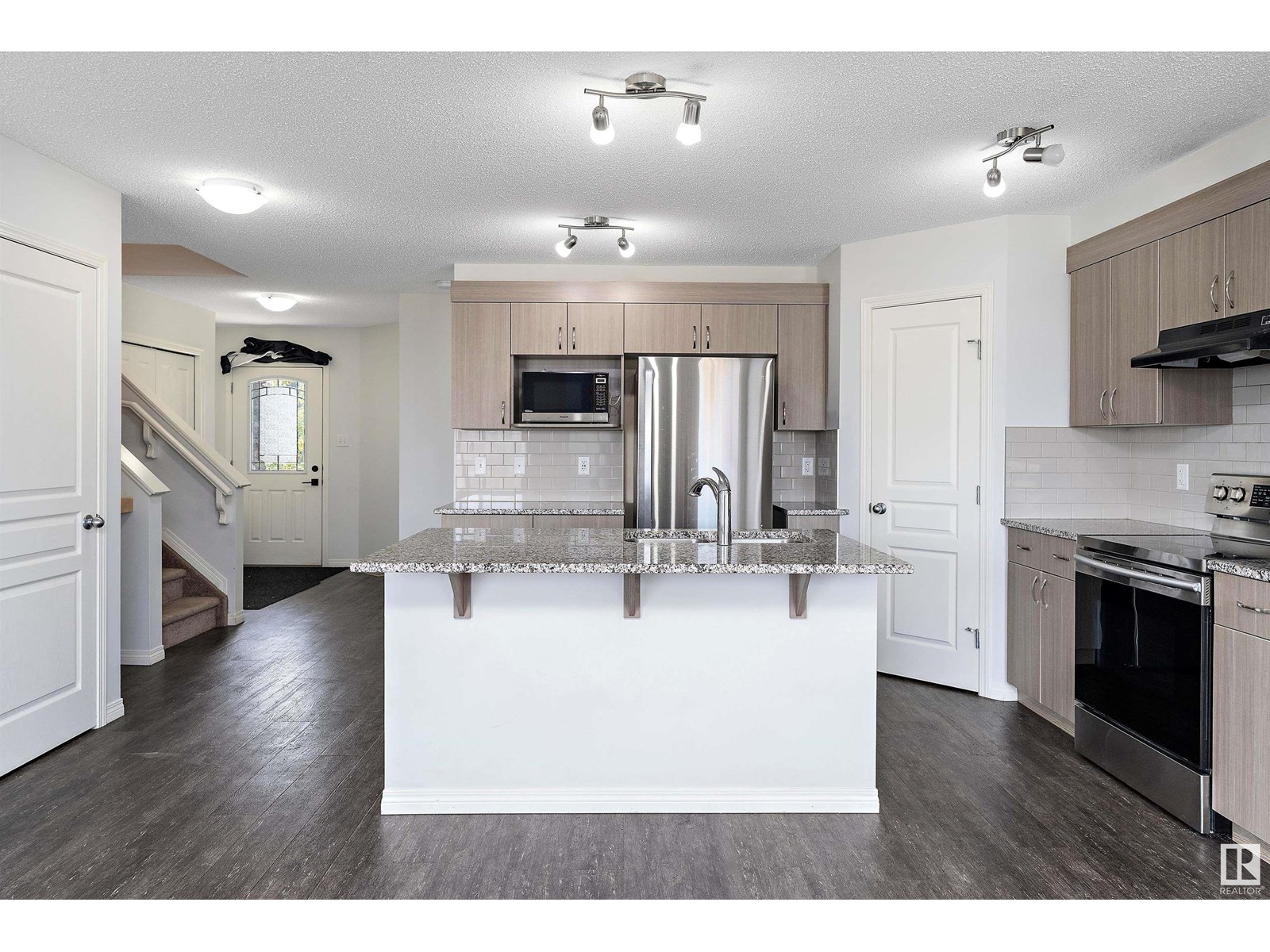 Photo 31 of 17135 38 St Nw, Edmonton AB
