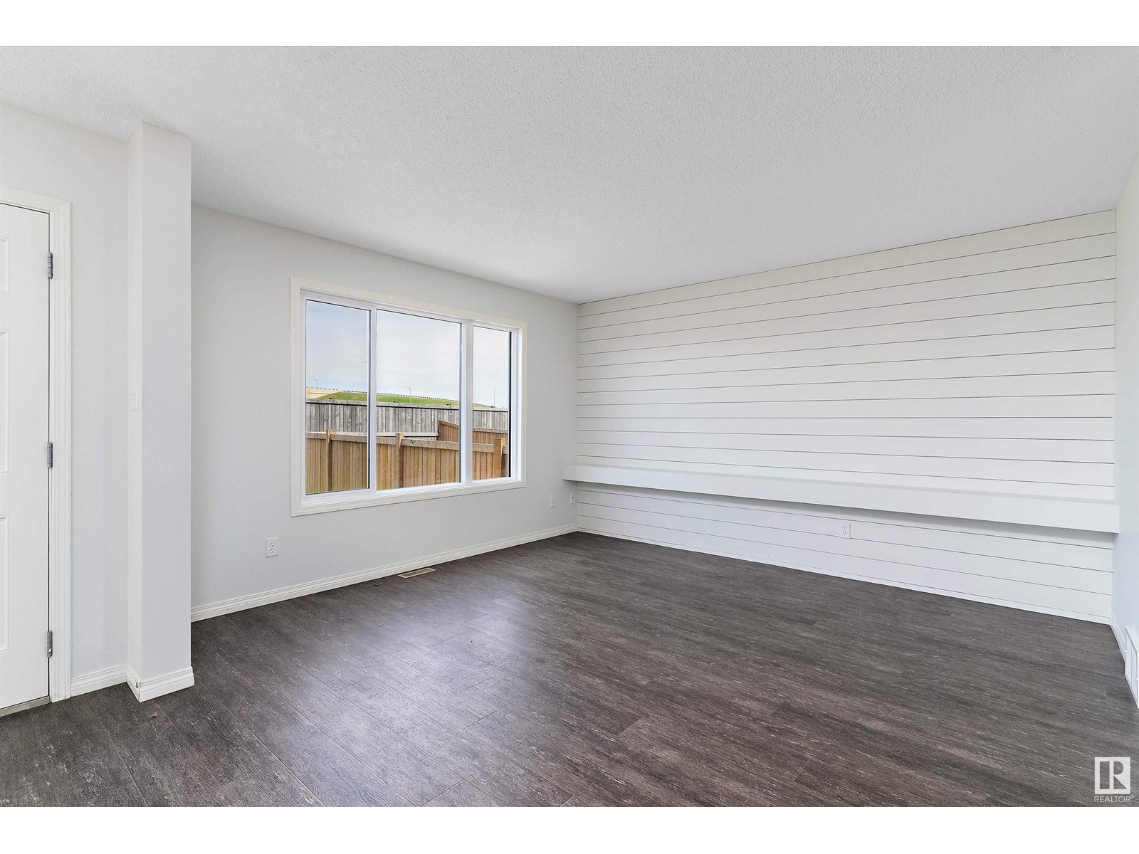 Photo 19 of 17135 38 St Nw, Edmonton AB